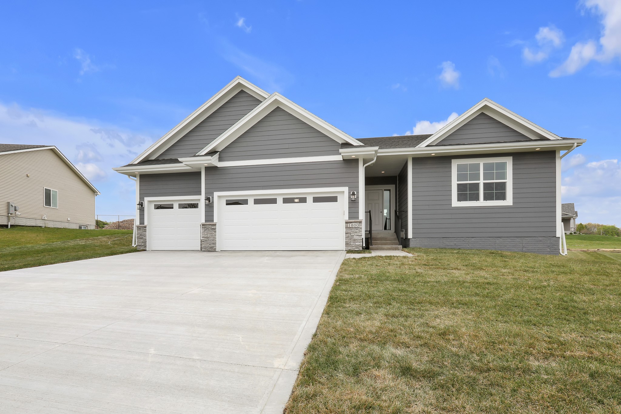 1800 Lakeview Drive Property Photo 1