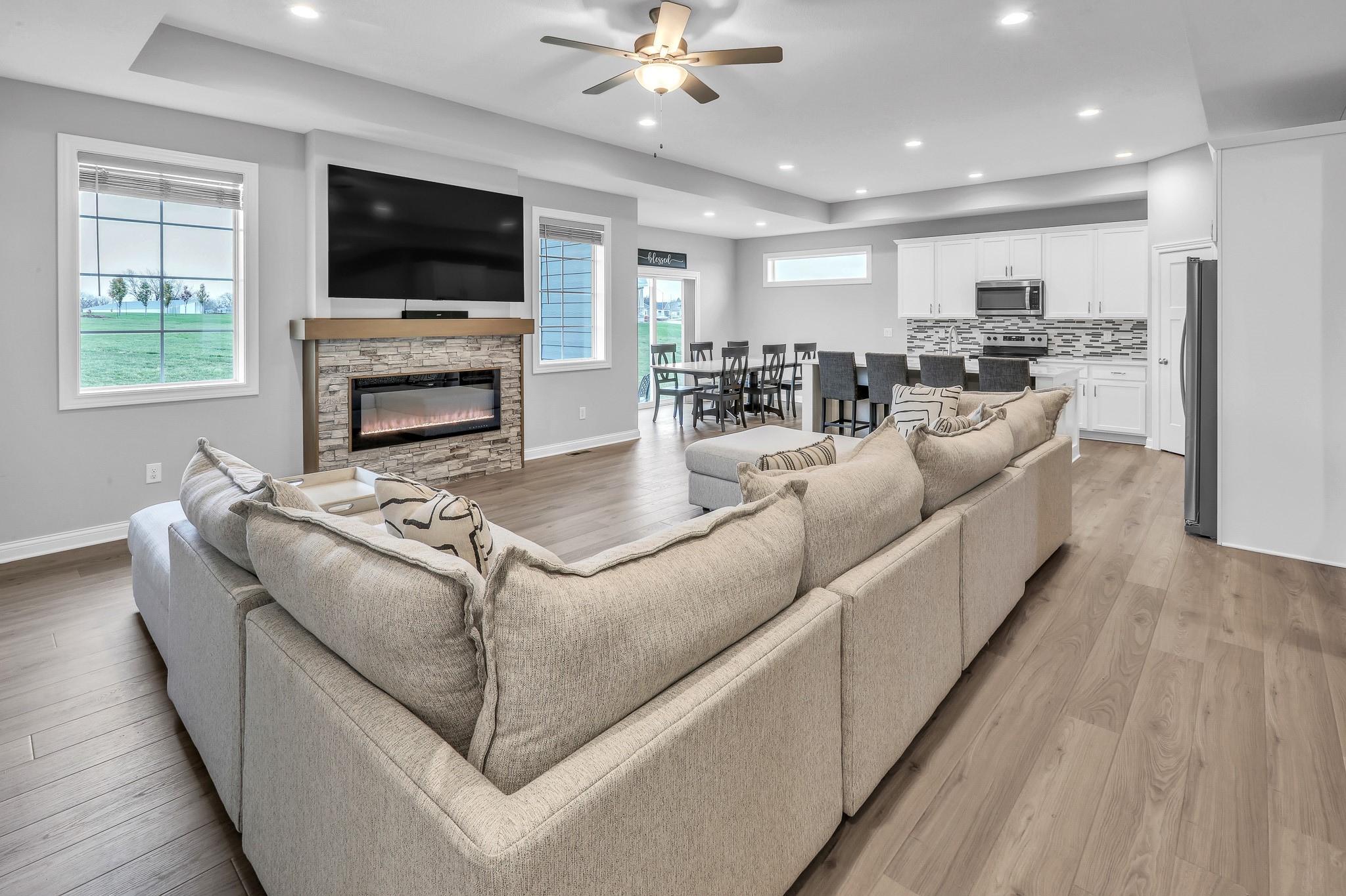1800 Lakeview Drive Property Photo 3