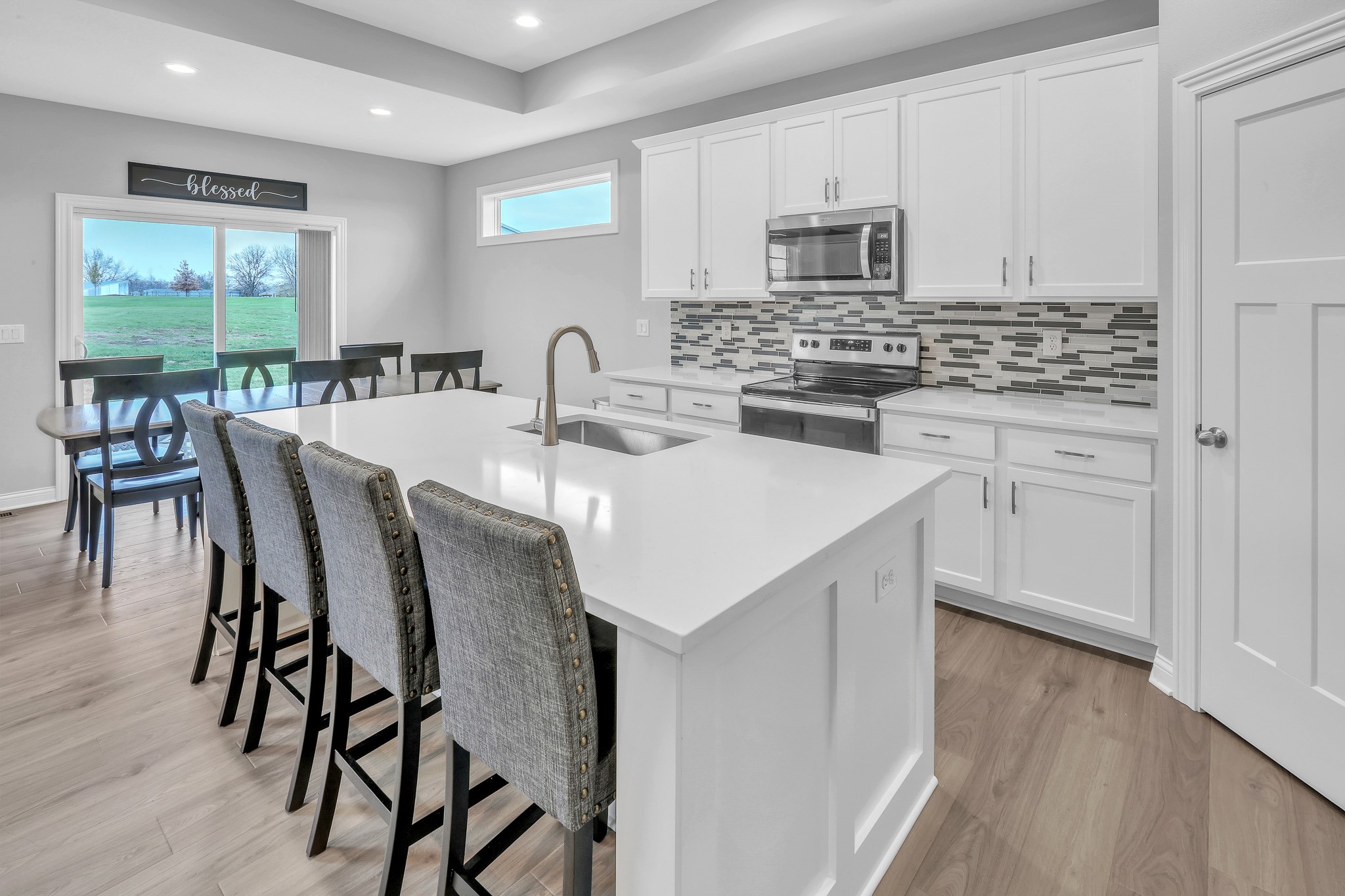 1800 Lakeview Drive Property Photo 4