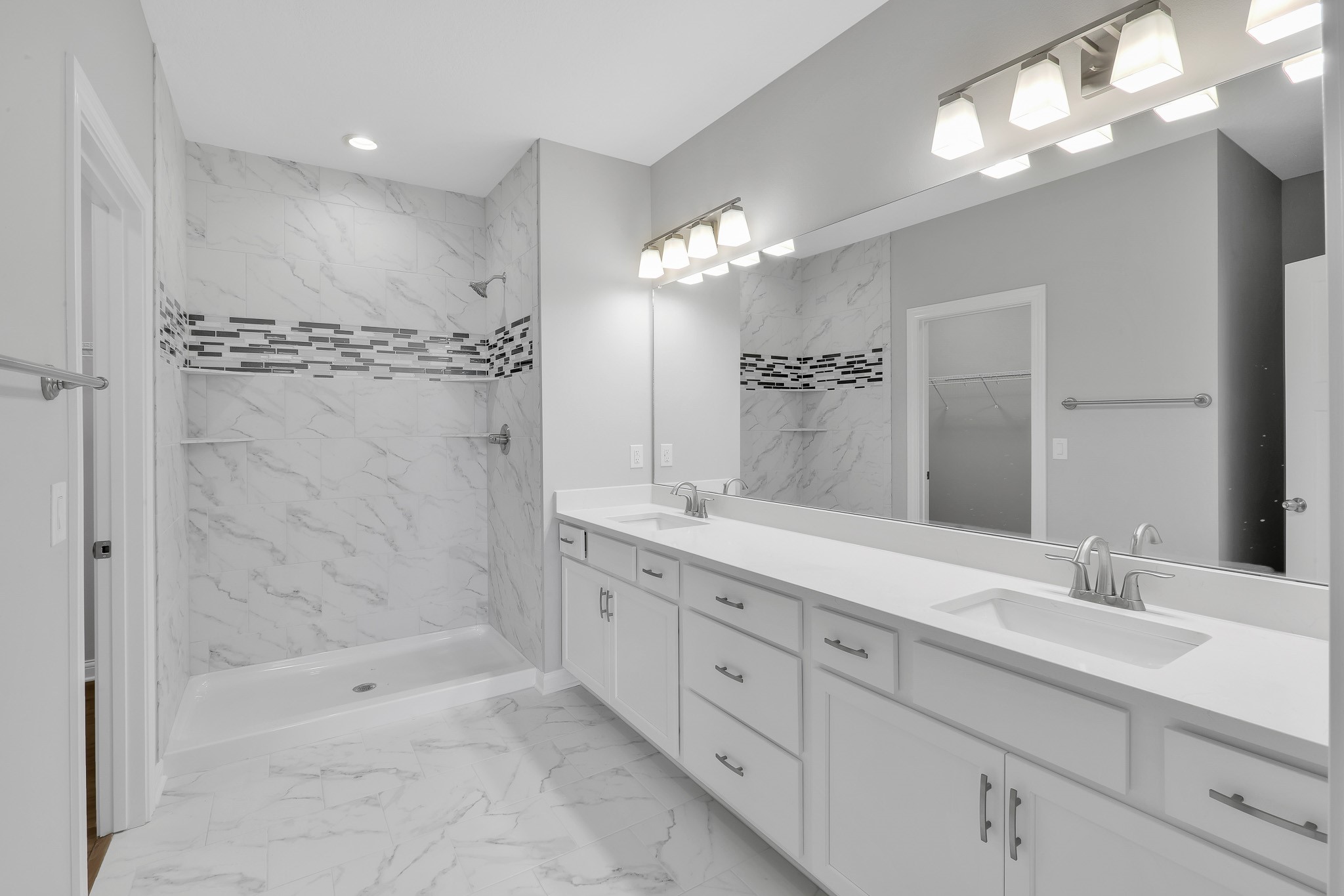 1800 Lakeview Drive Property Photo 10