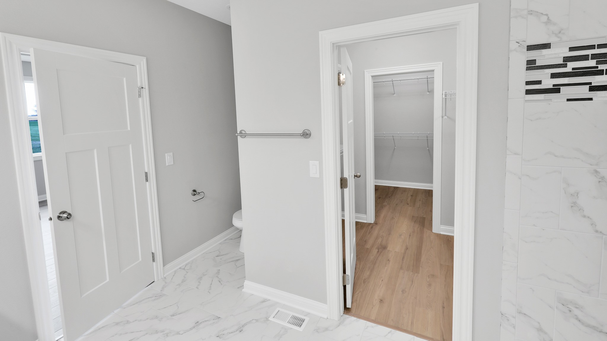1800 Lakeview Drive Property Photo 11