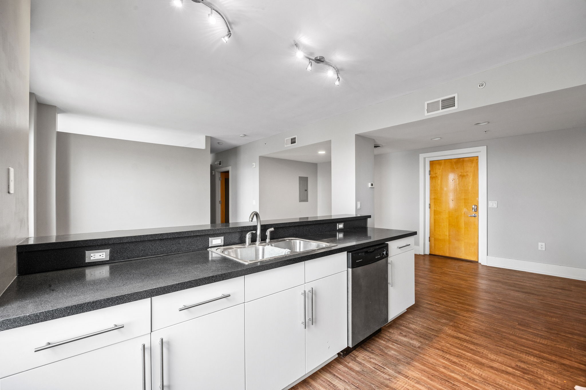 400 Walnut Street 903 Property Photo 10
