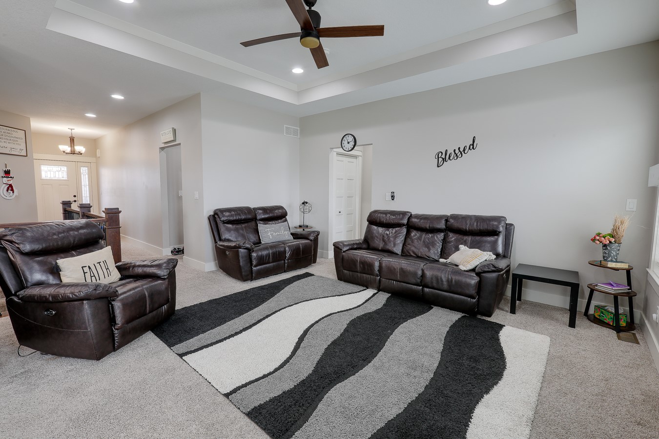 1818 Lakeview Drive Property Photo 3