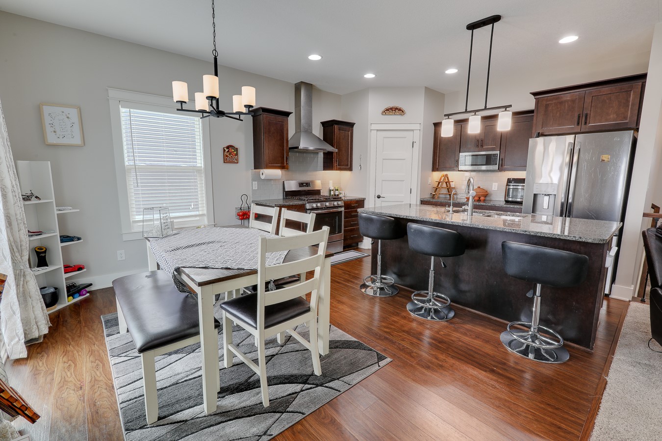 1818 Lakeview Drive Property Photo 4