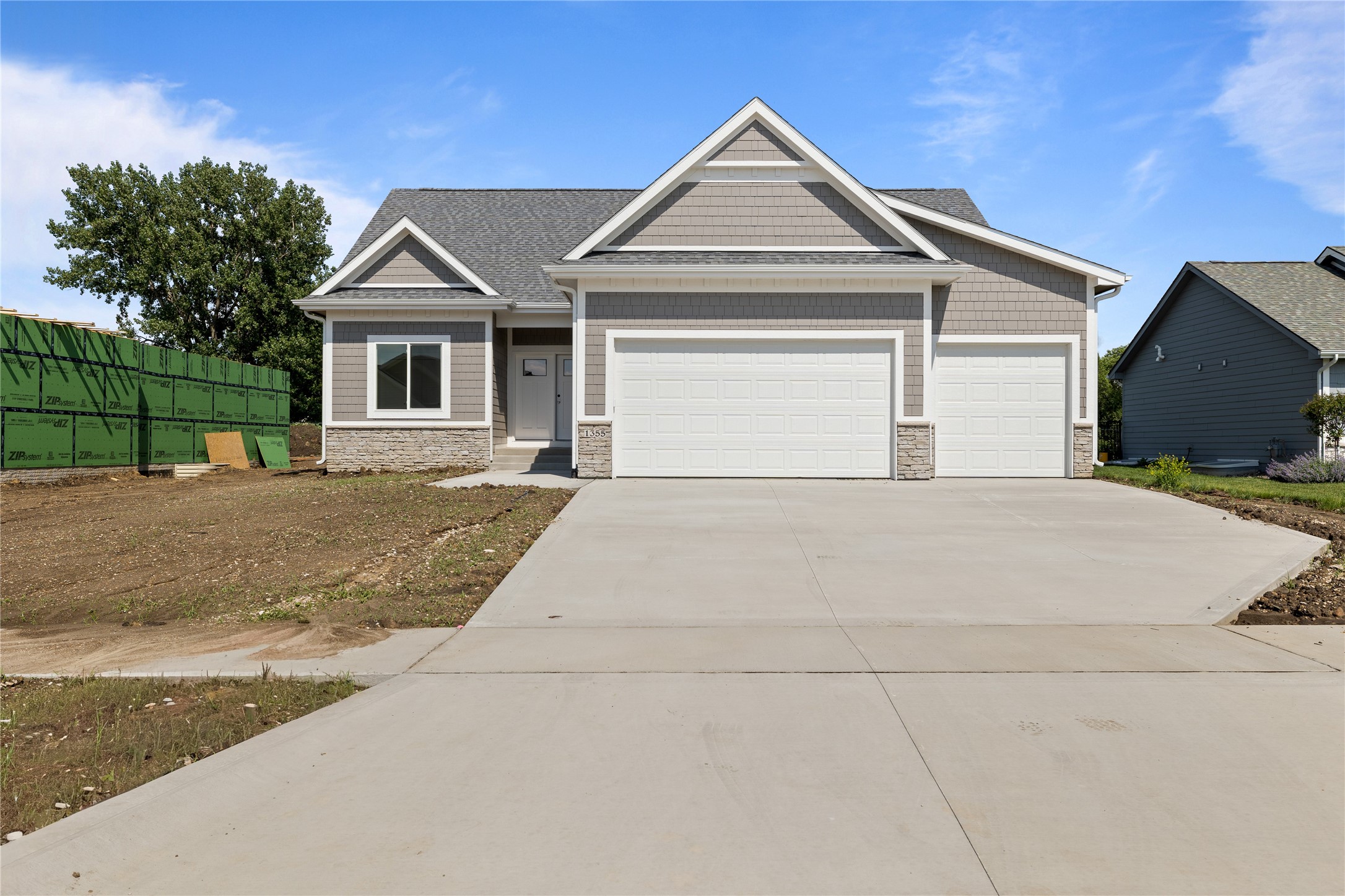 1355 Nw Brooks Drive Property Photo 1