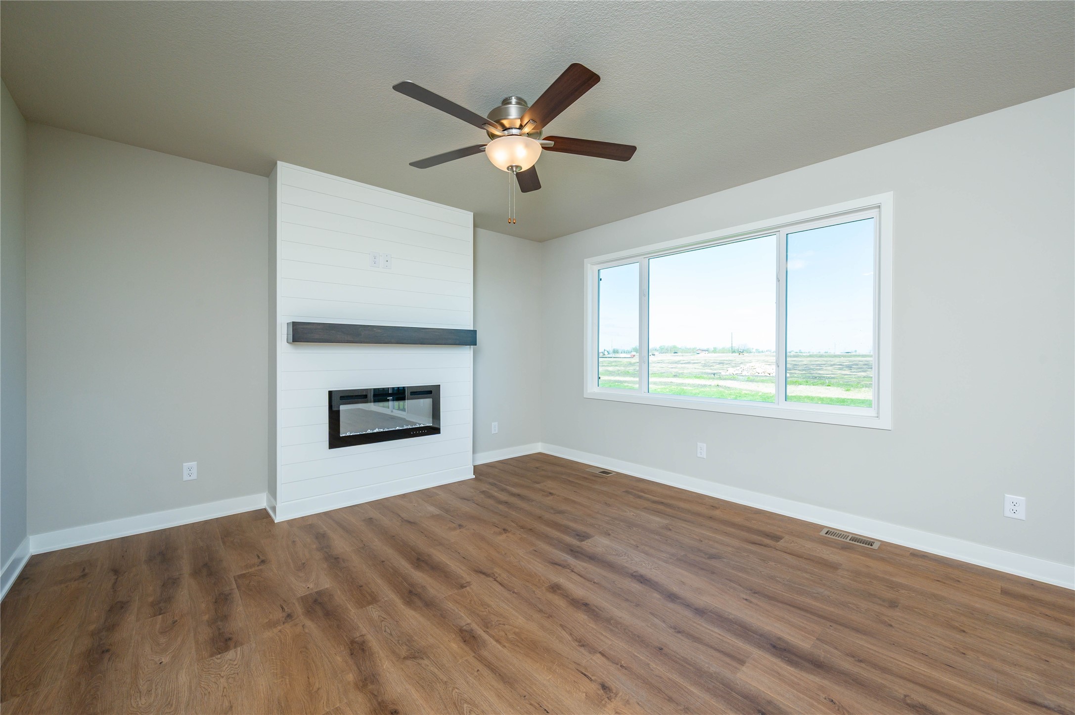 1465 Locust Street Property Photo 9