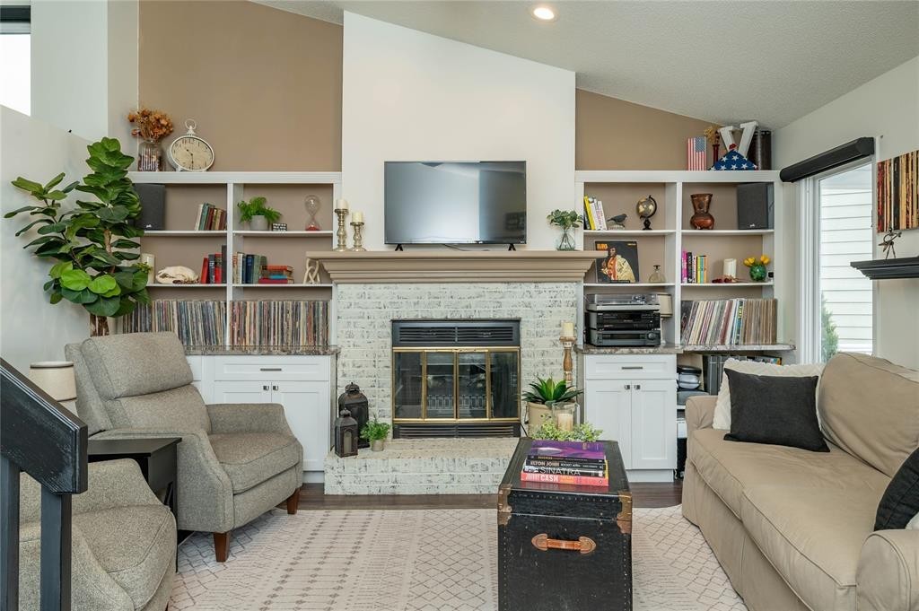 5304 Brookview Drive Property Photo 4