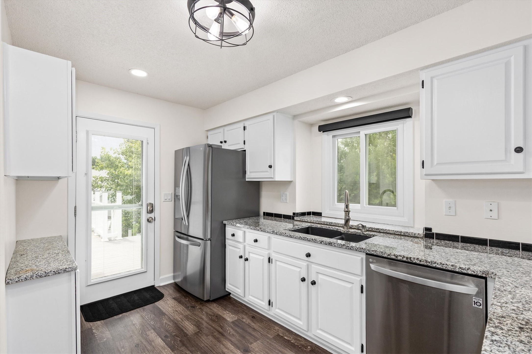 5304 Brookview Drive Property Photo 8