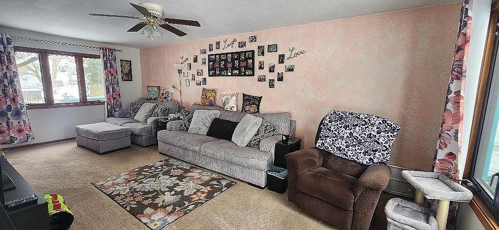 913 S 8th Avenue W Property Photo 2