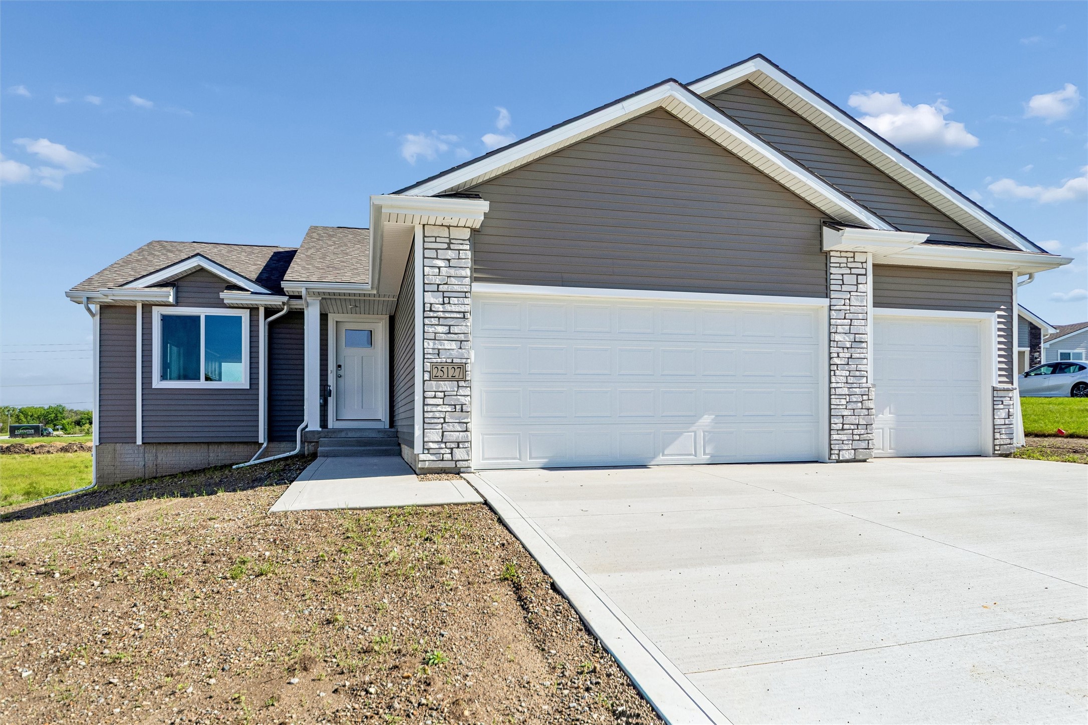 25127 Bluebird Circle Property Photo 1