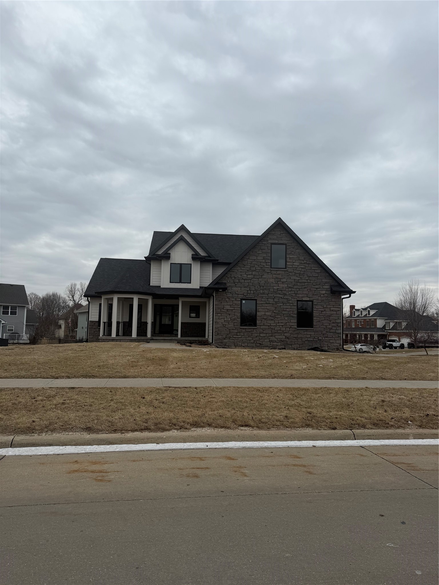 2107 SW Tanglewood Lane Property Photo 1