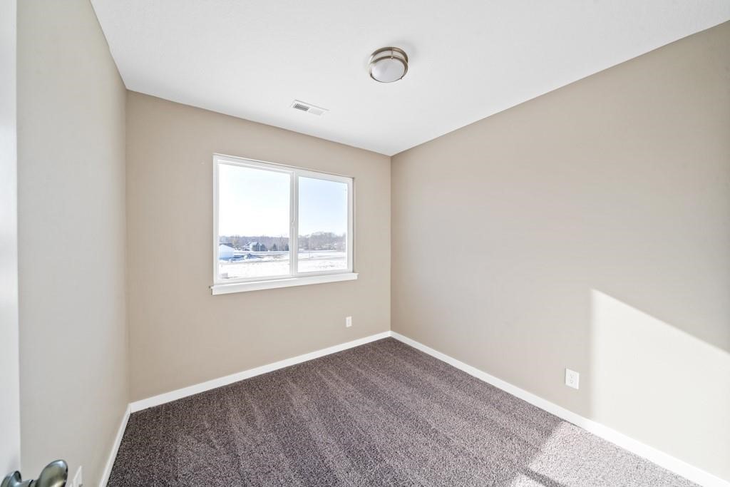 102 E Sycamore Street Property Photo 16