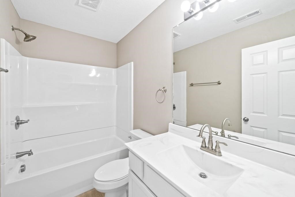 102 E Sycamore Street Property Photo 18