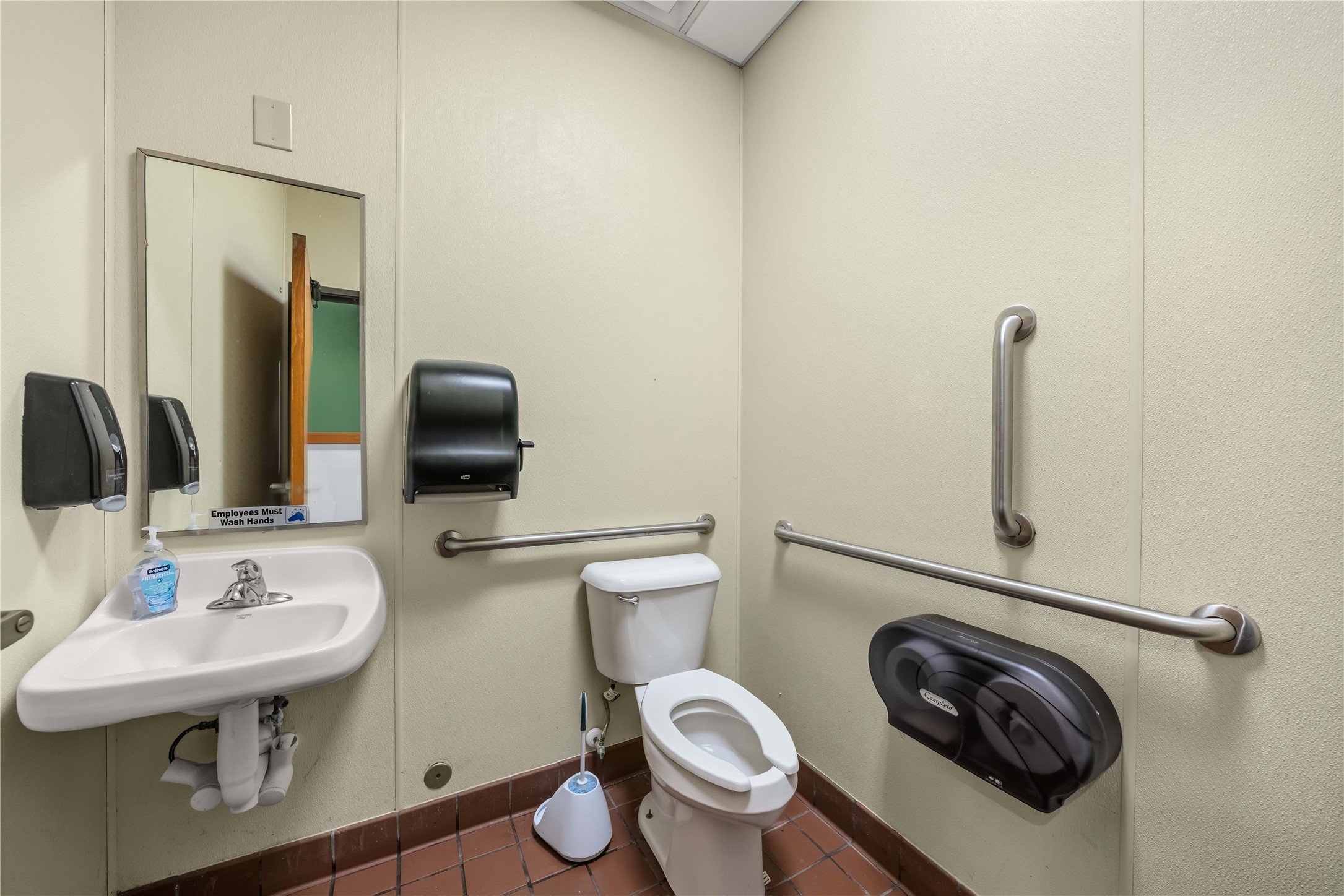 5405 Douglas Avenue Property Photo 5