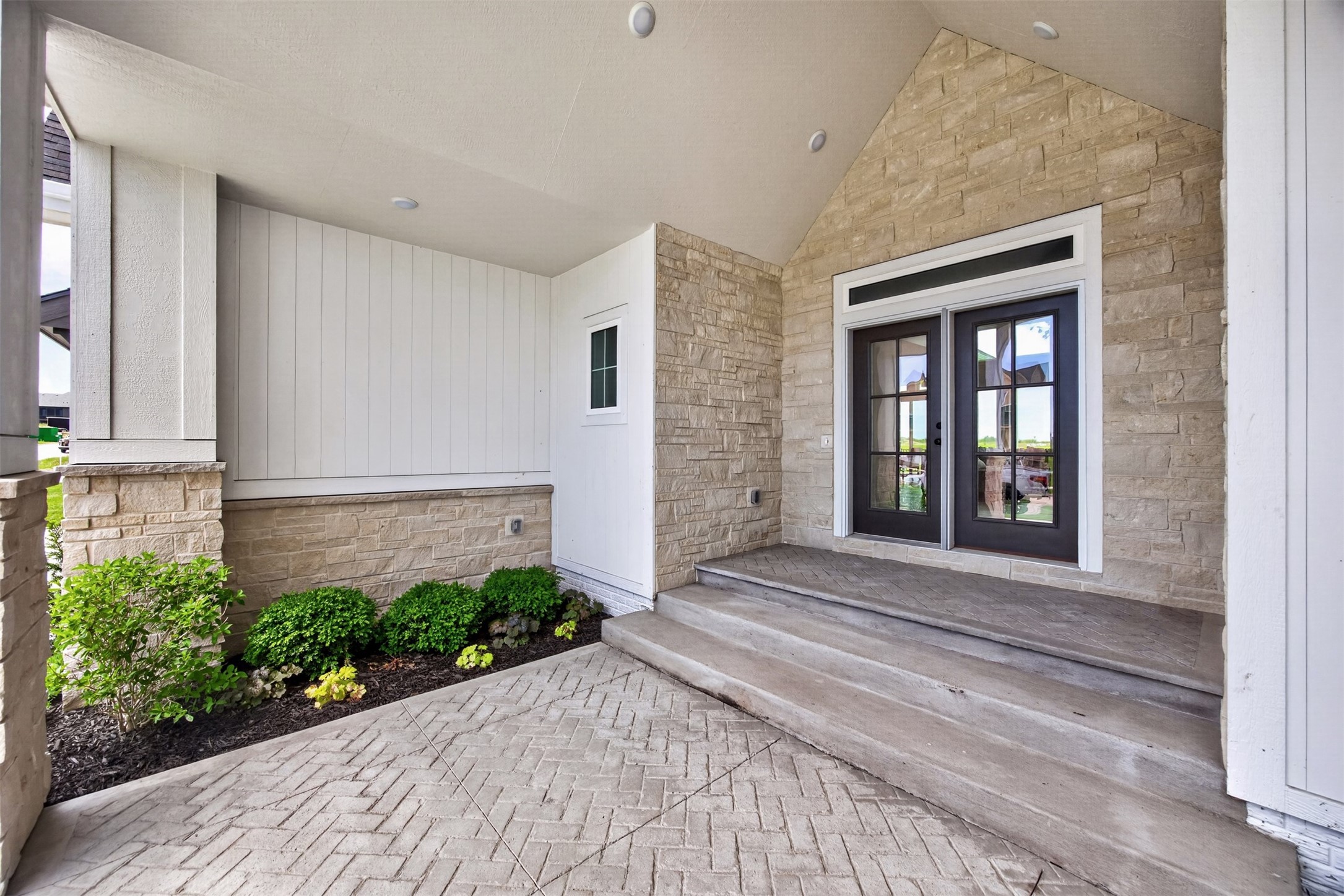 16211 Sharon Drive Property Photo 3