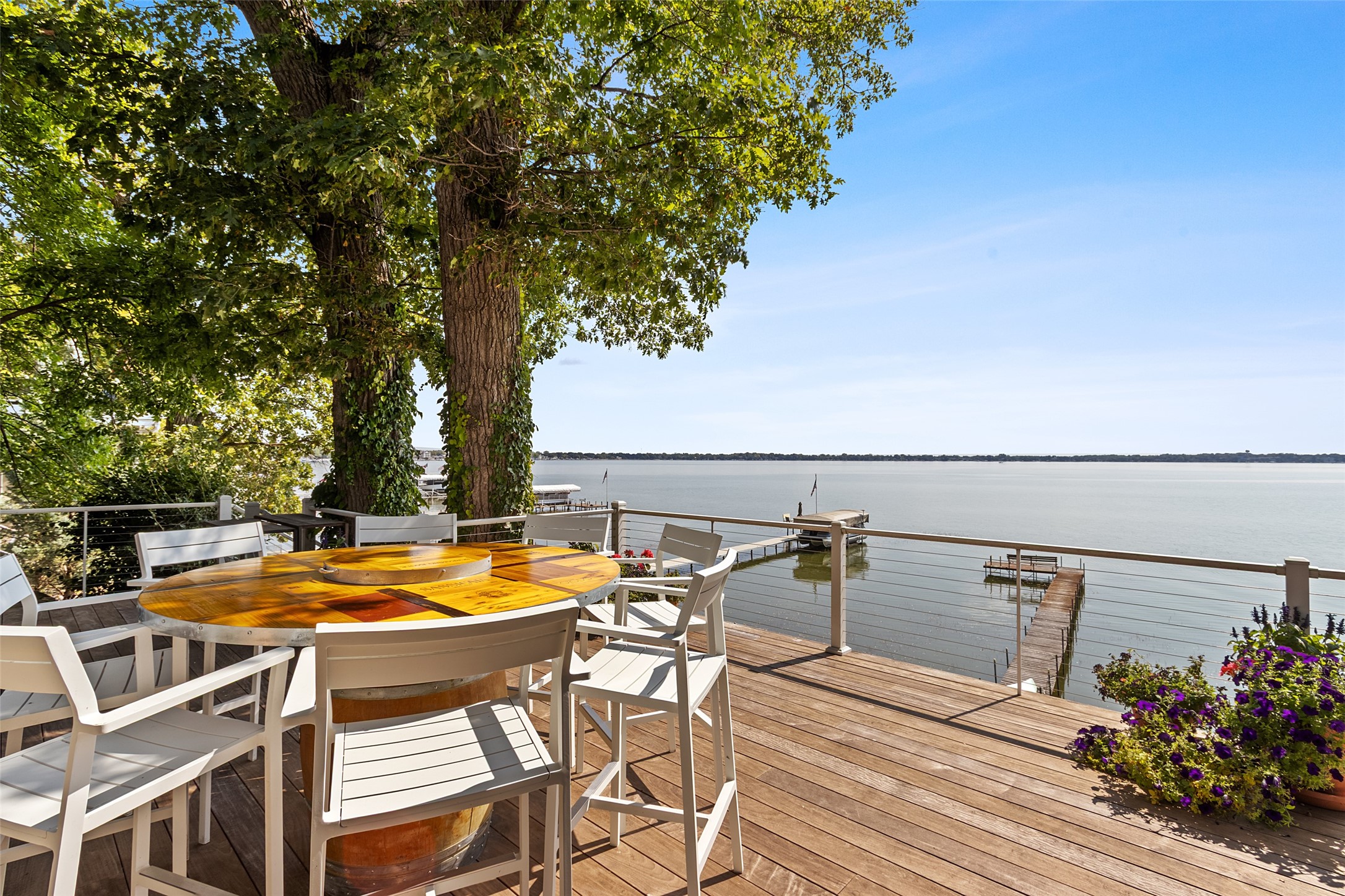 1517 N Shore Drive Property Photo 1