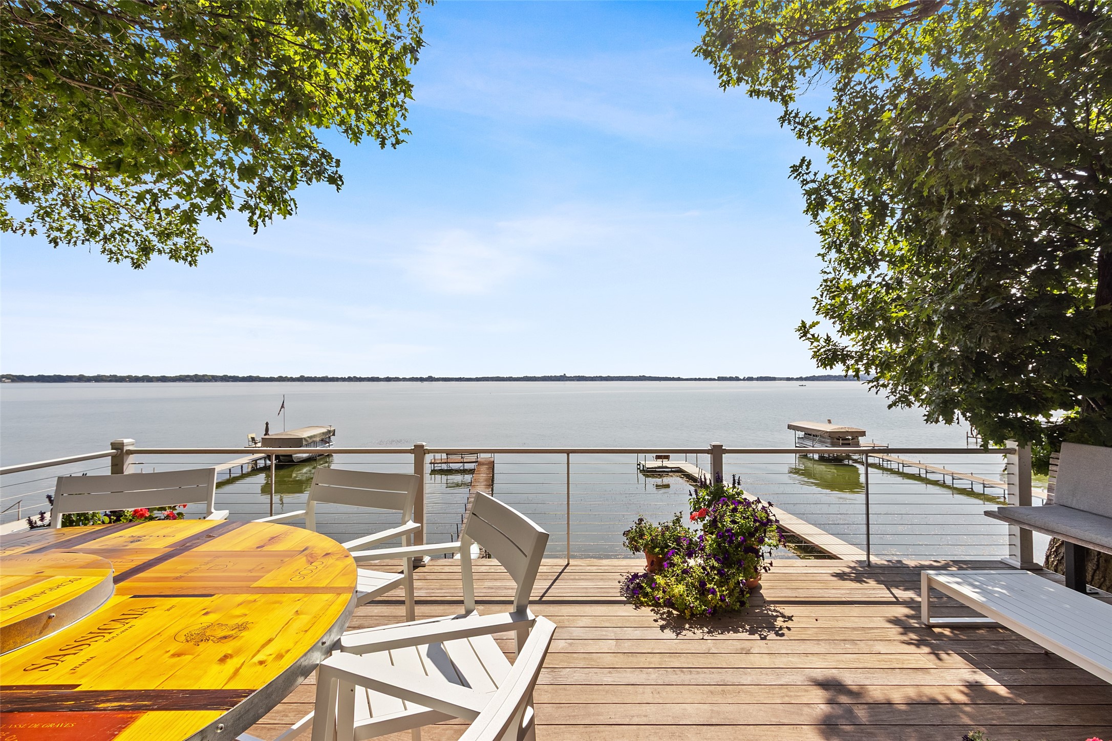 1517 N Shore Drive Property Photo 1
