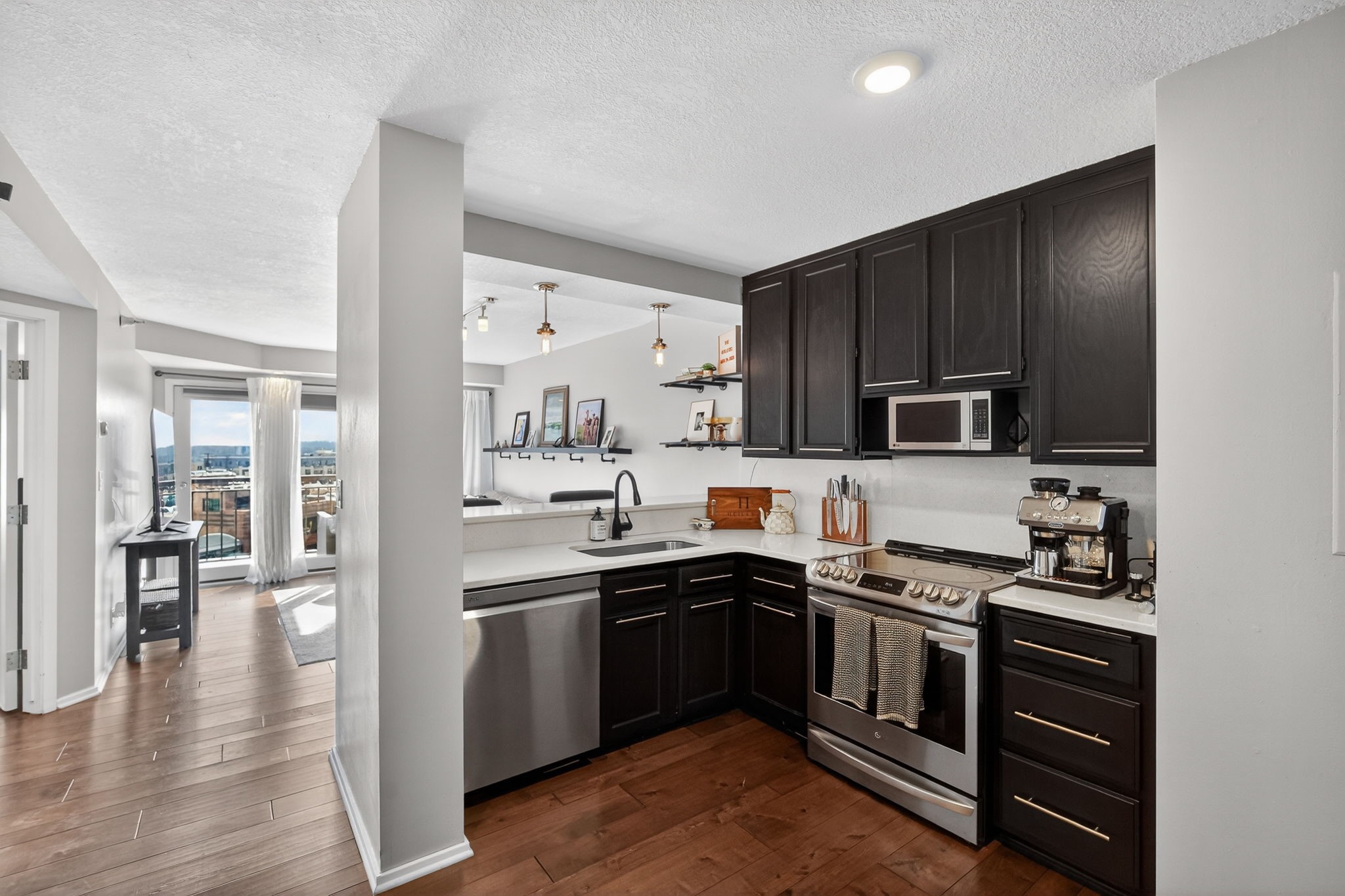 300 Walnut Street 604 Property Photo 1