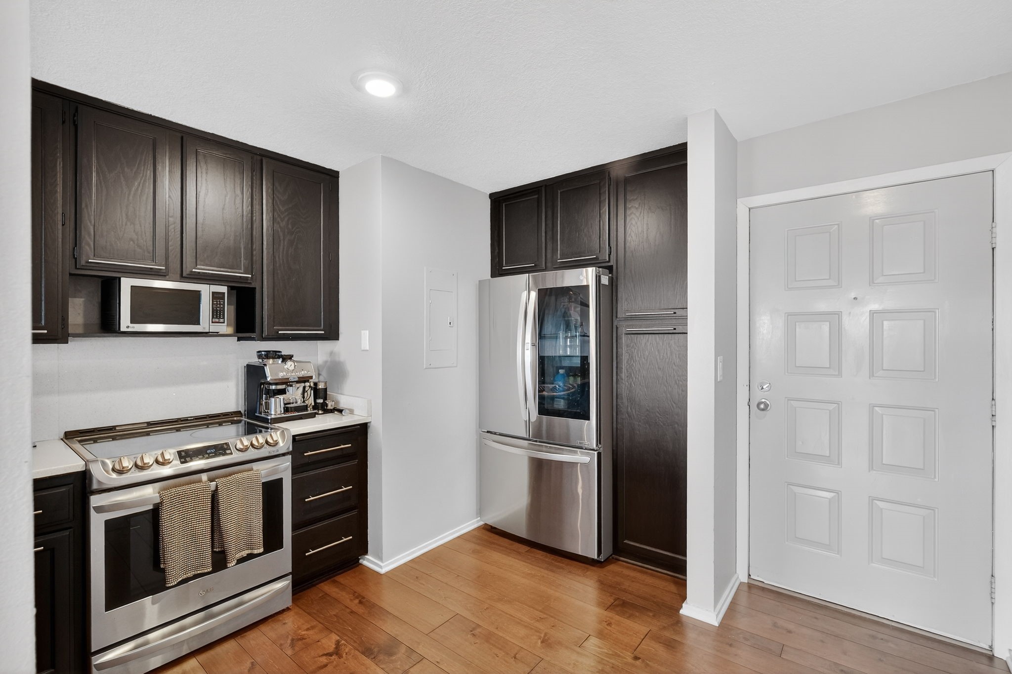 300 Walnut Street 604 Property Photo 2
