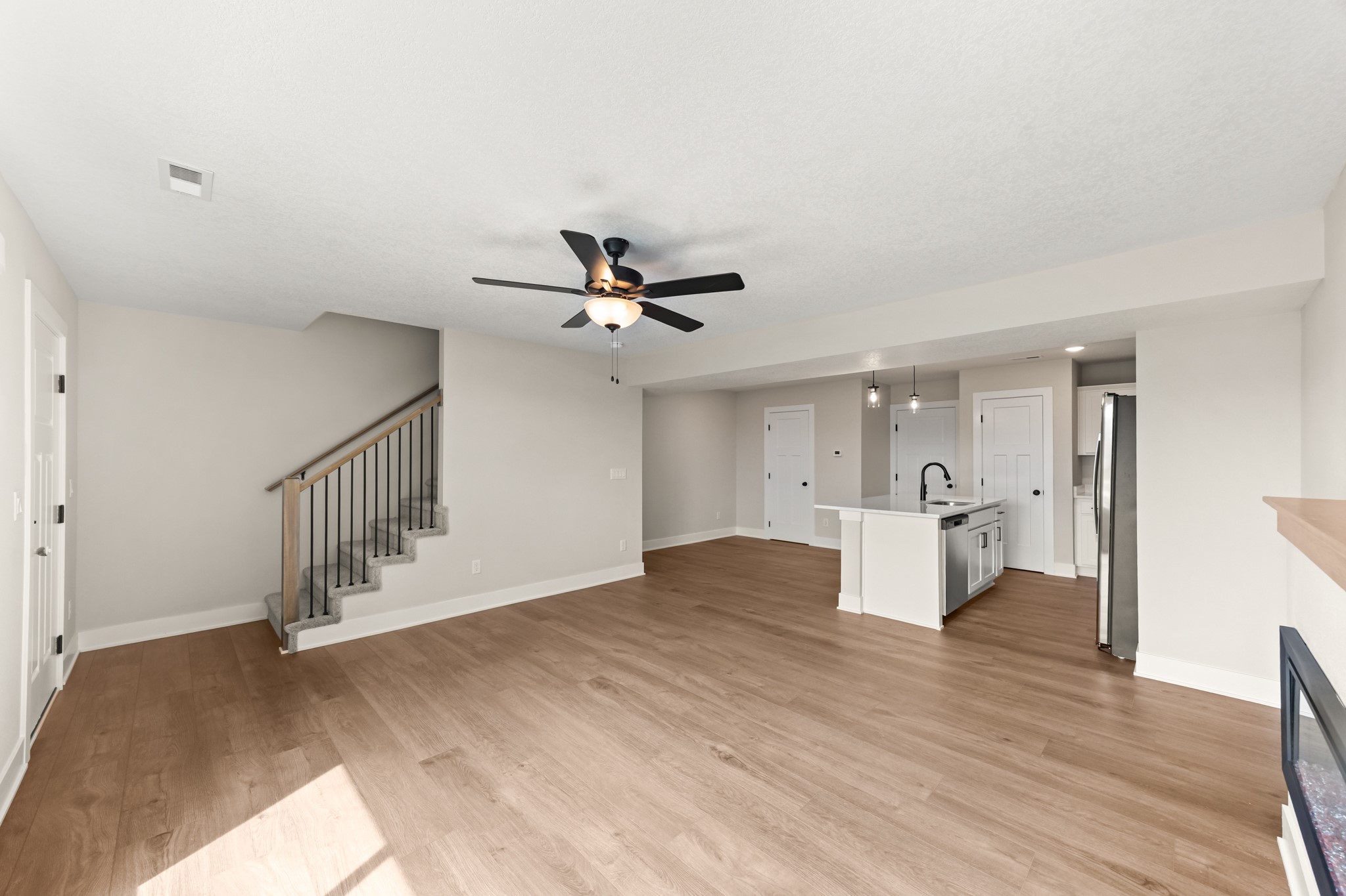 594 Ne Hart Lane Property Photo 3