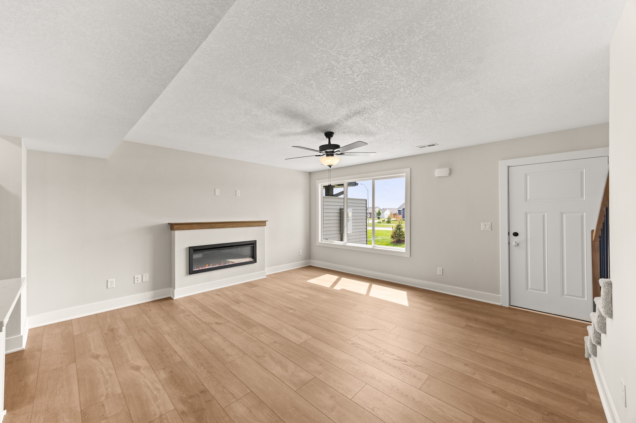 594 Ne Hart Lane Property Photo 6
