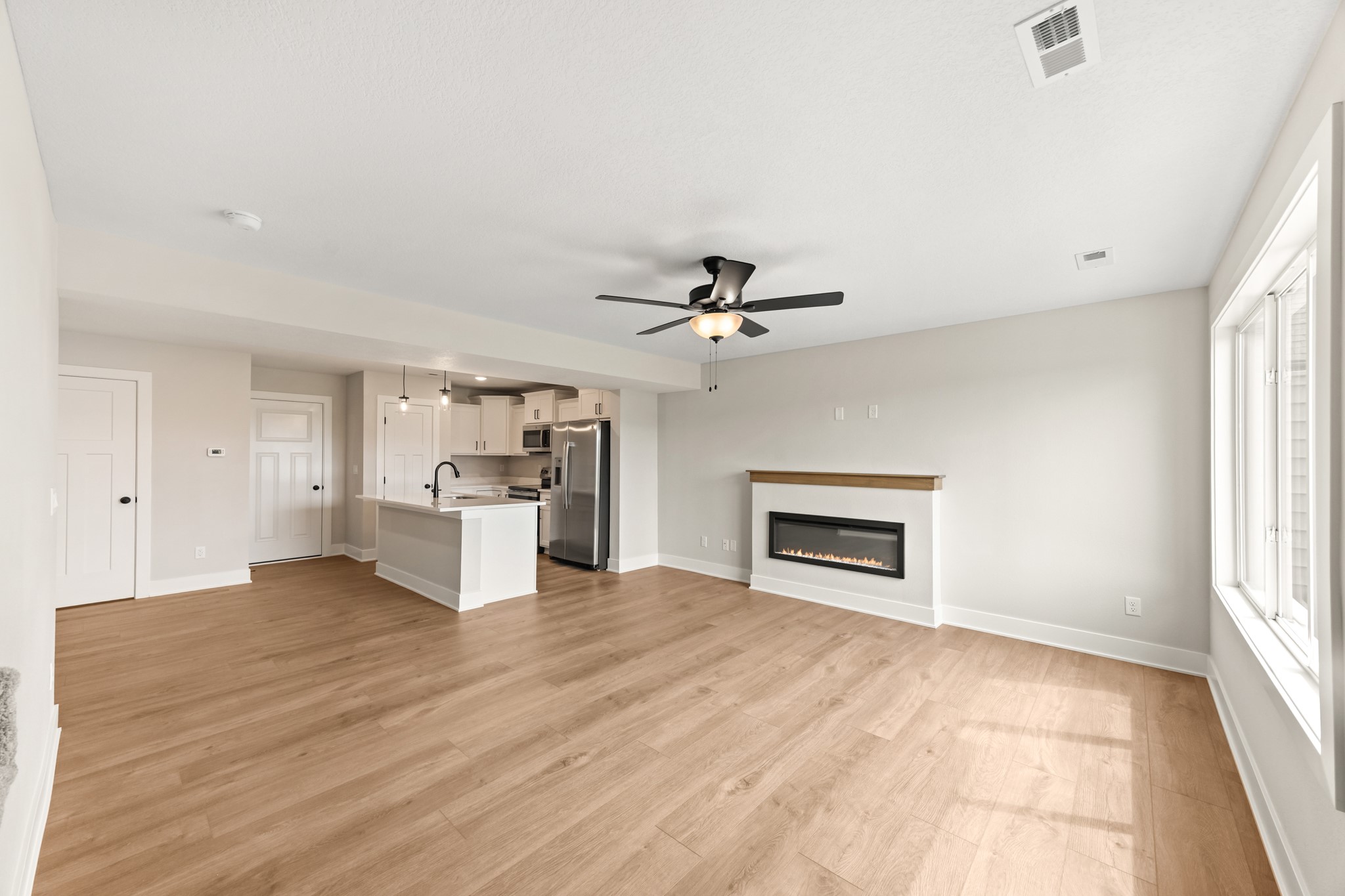598 Ne Hart Lane Property Photo 3