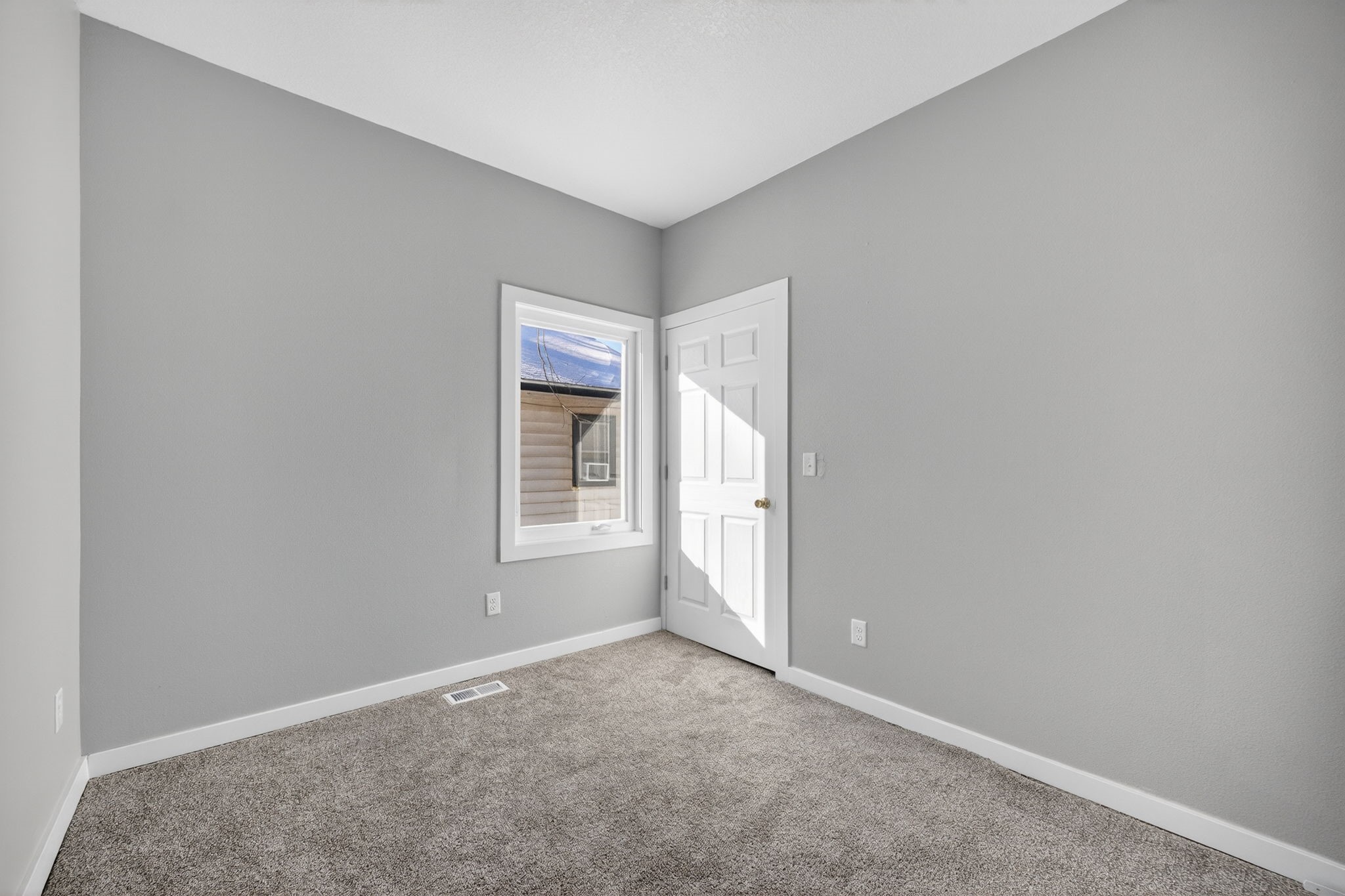 2024 Capitol Avenue Property Photo 16