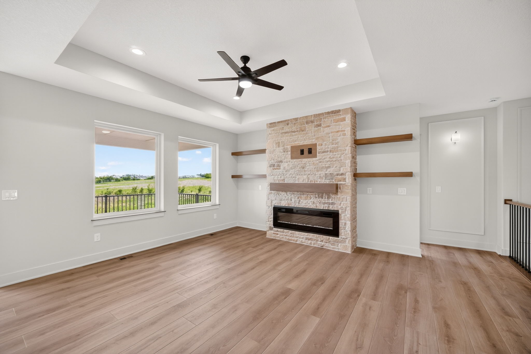 16408 N Valley Drive Property Photo 2