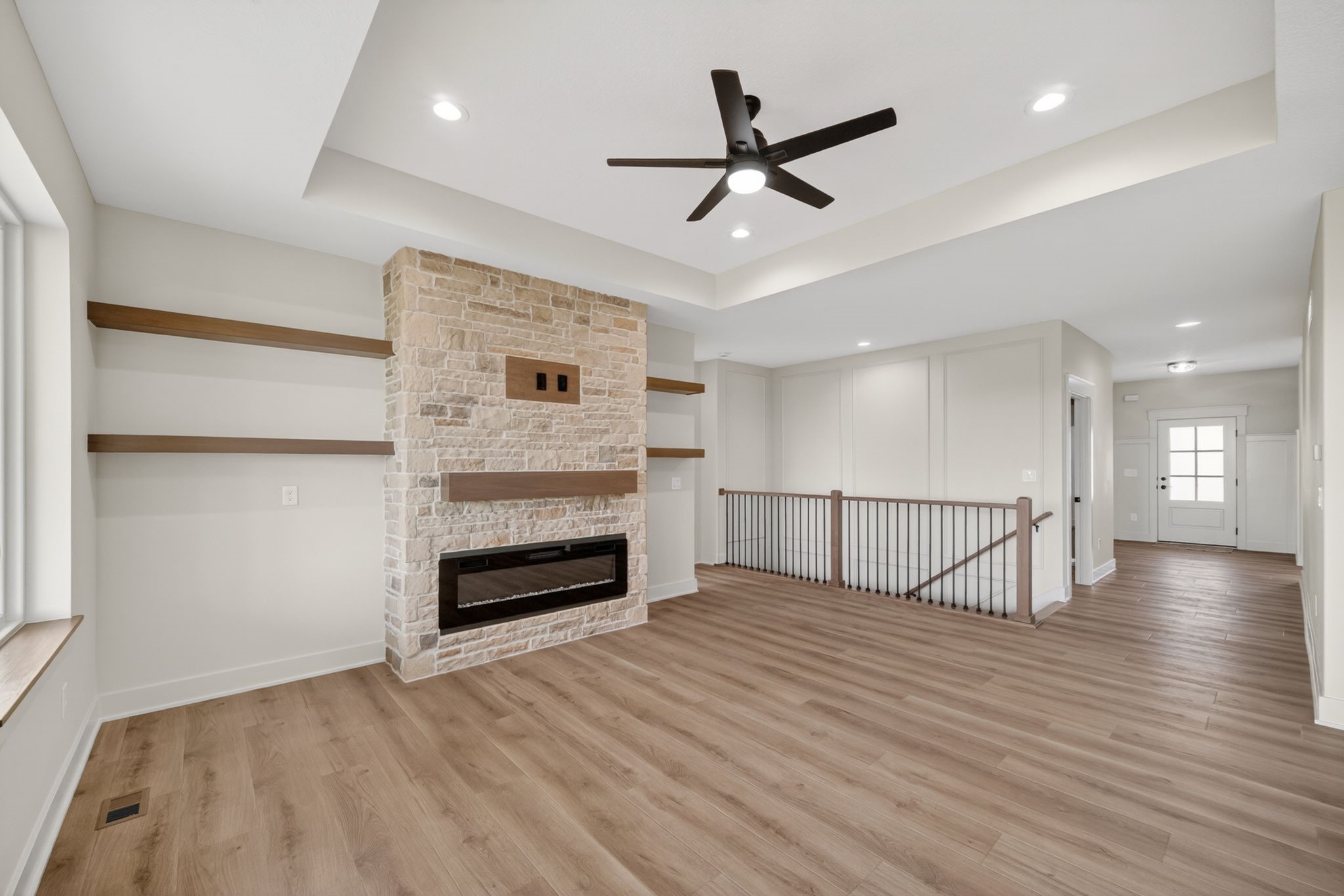 16408 N Valley Drive Property Photo 3