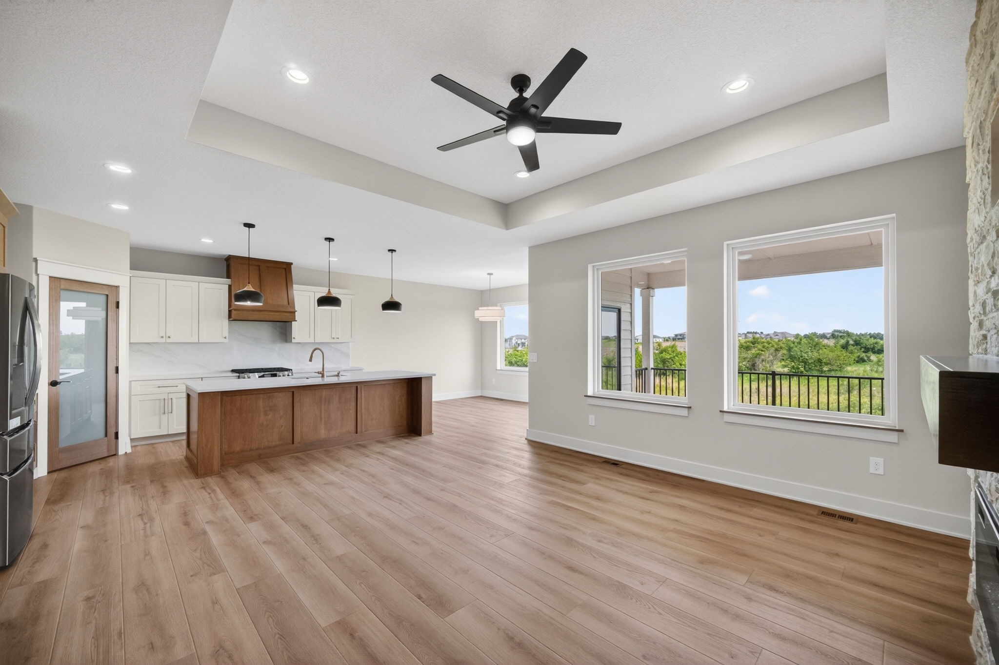 16408 N Valley Drive Property Photo 4