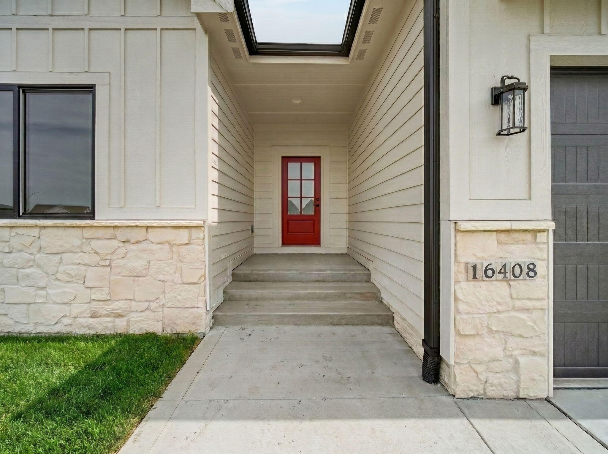 16408 N Valley Drive Property Photo 5