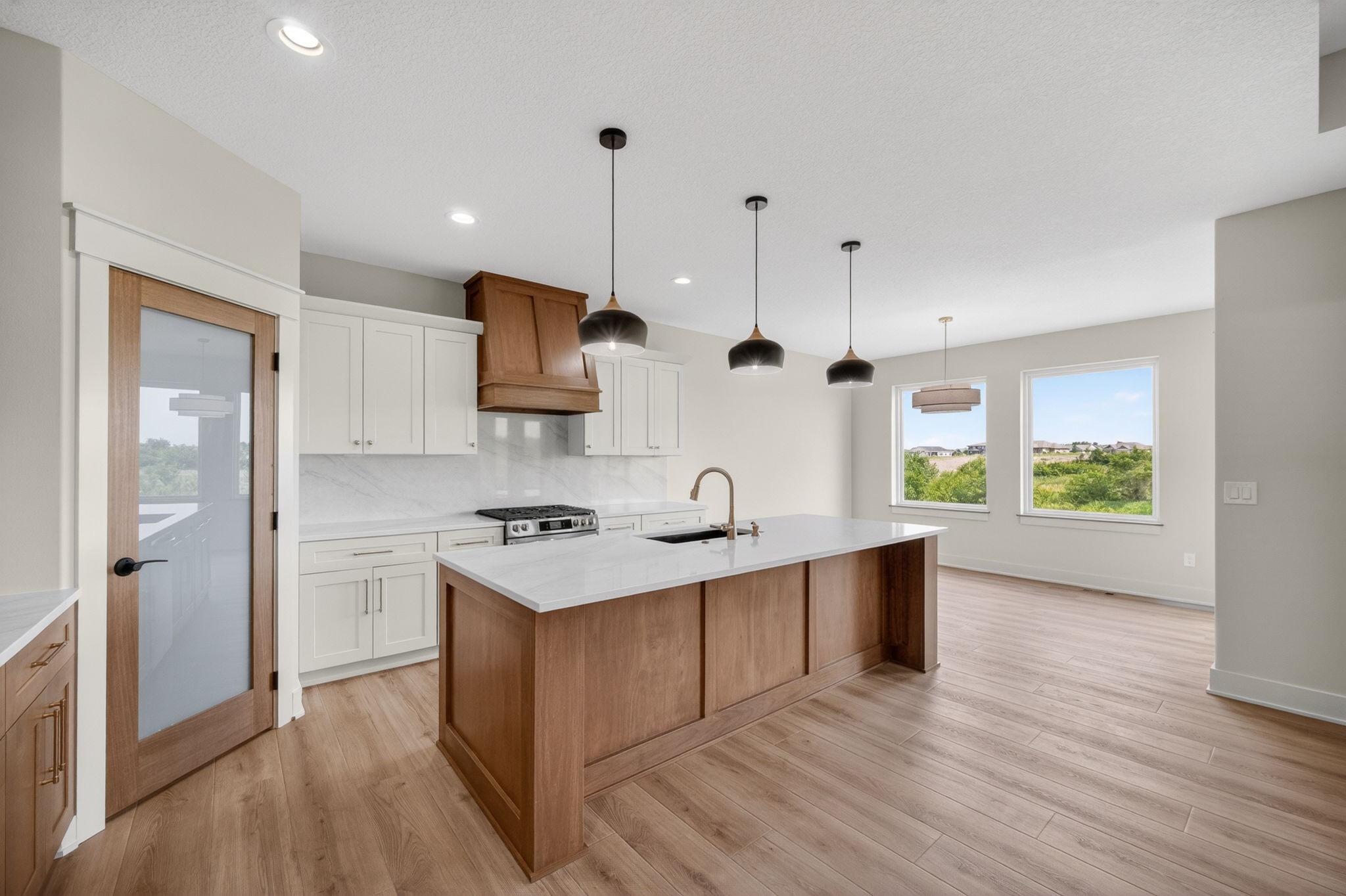 16408 N Valley Drive Property Photo 6