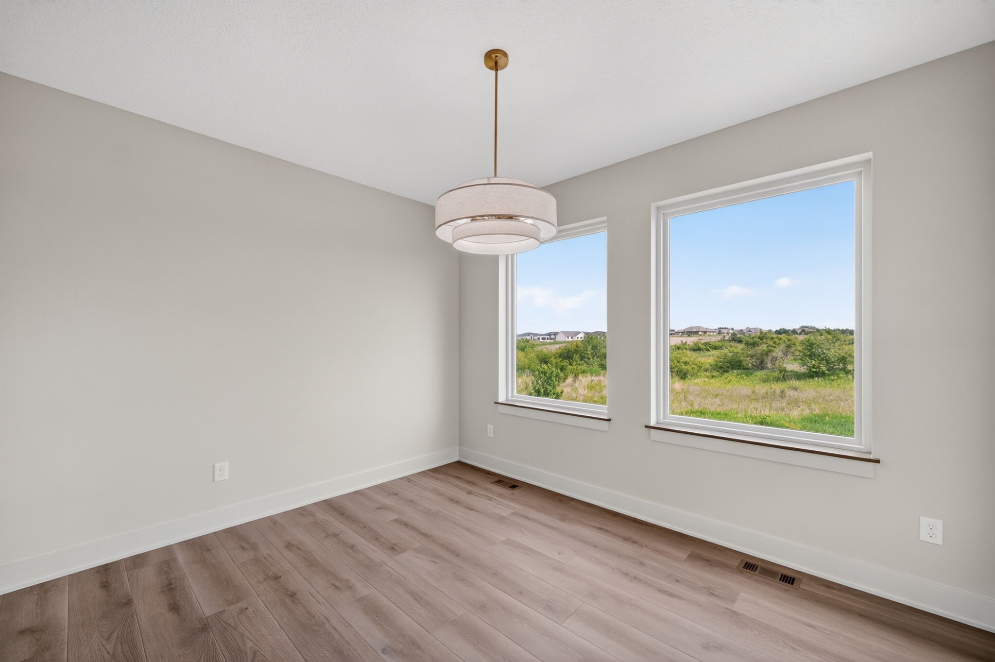 16408 N Valley Drive Property Photo 8