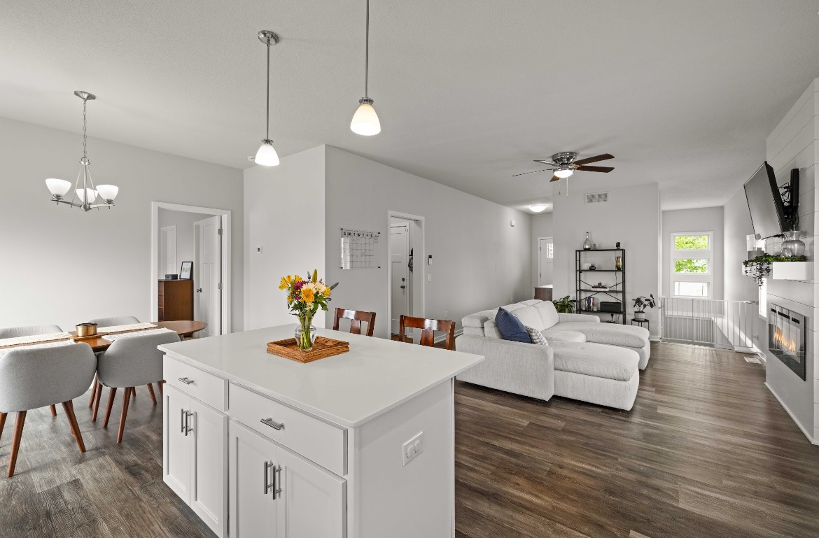 16660 Mill Pond Drive Property Photo 4