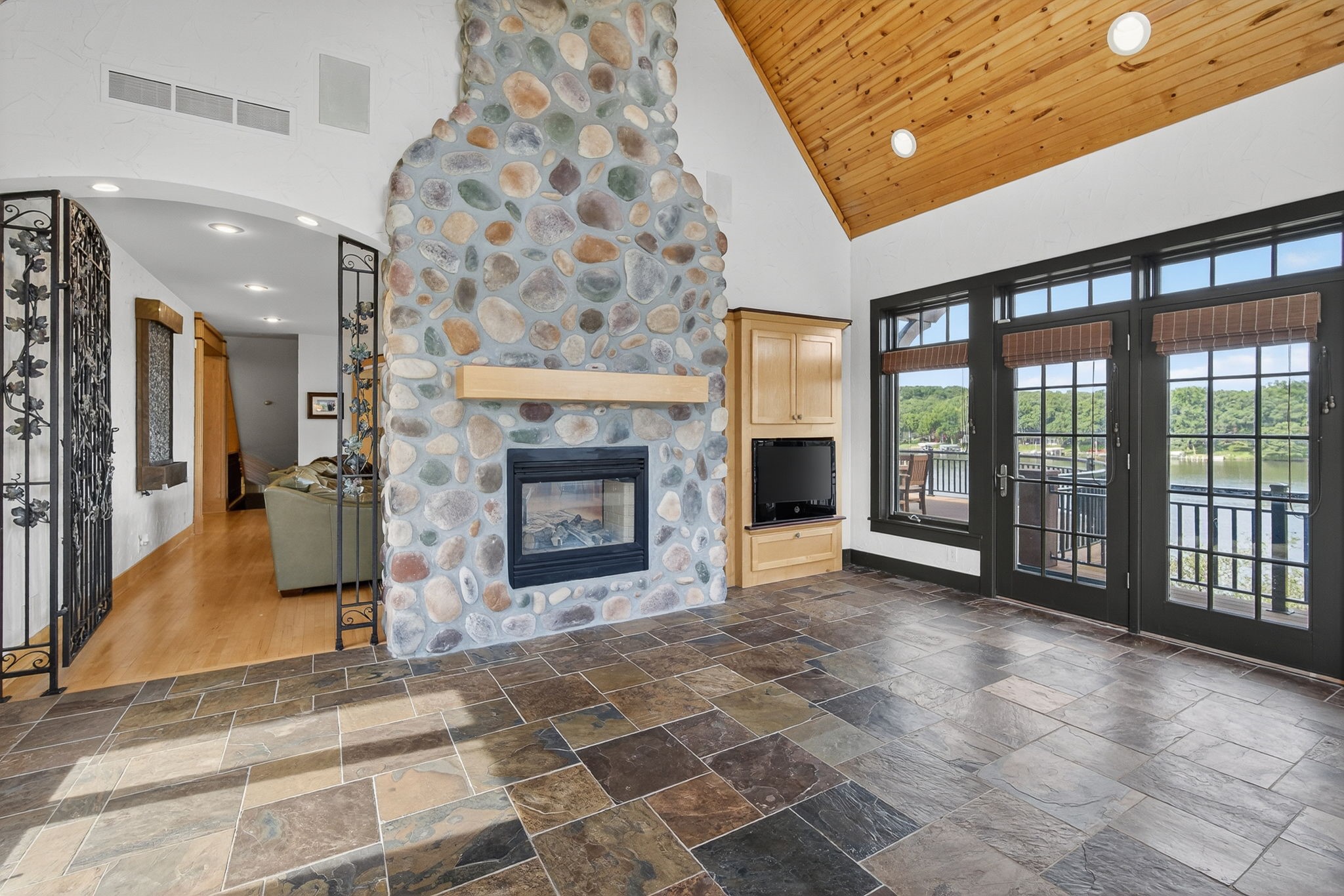 5061 Panorama Drive Property Photo 8
