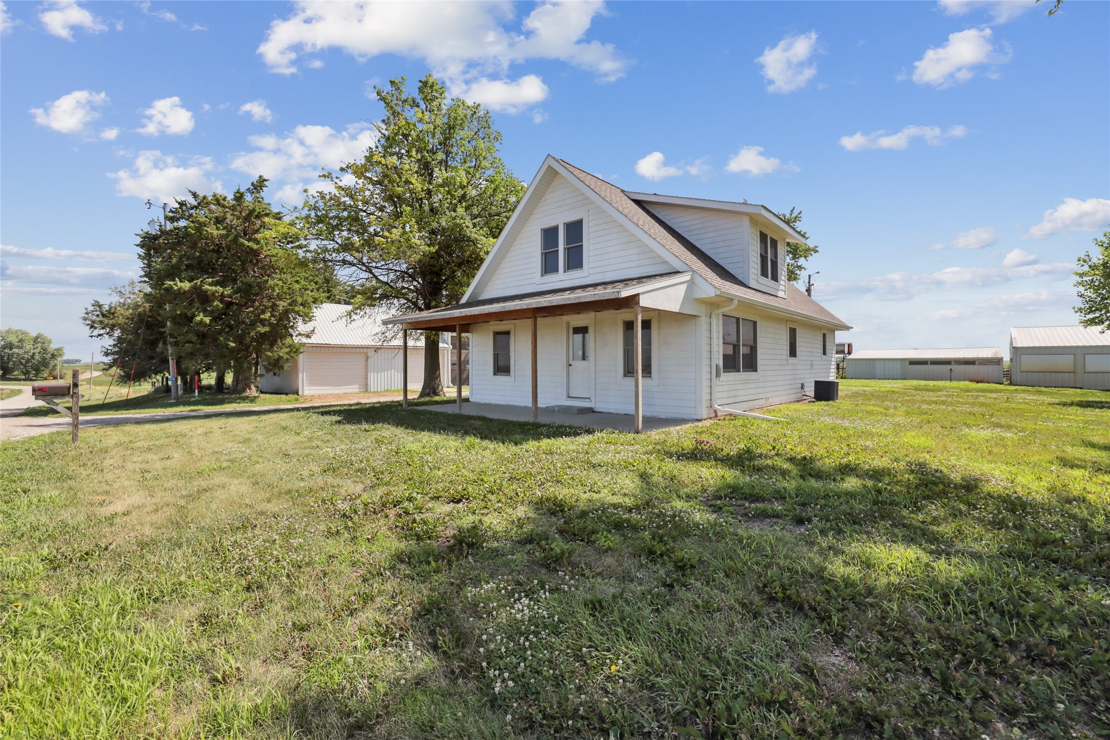 7404 Sioux Avenue Property Photo 2