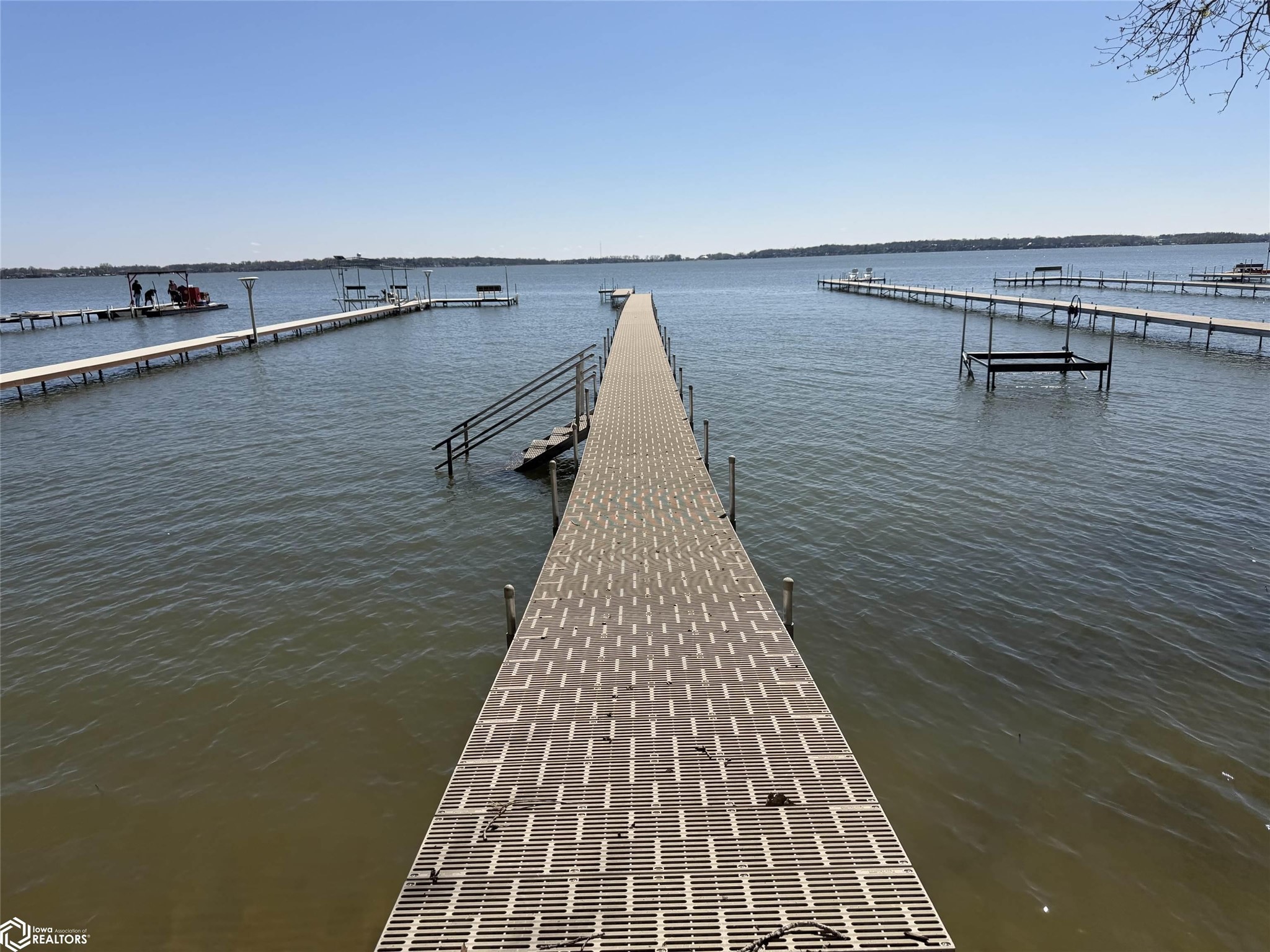 725 N Shore Drive Property Photo 1