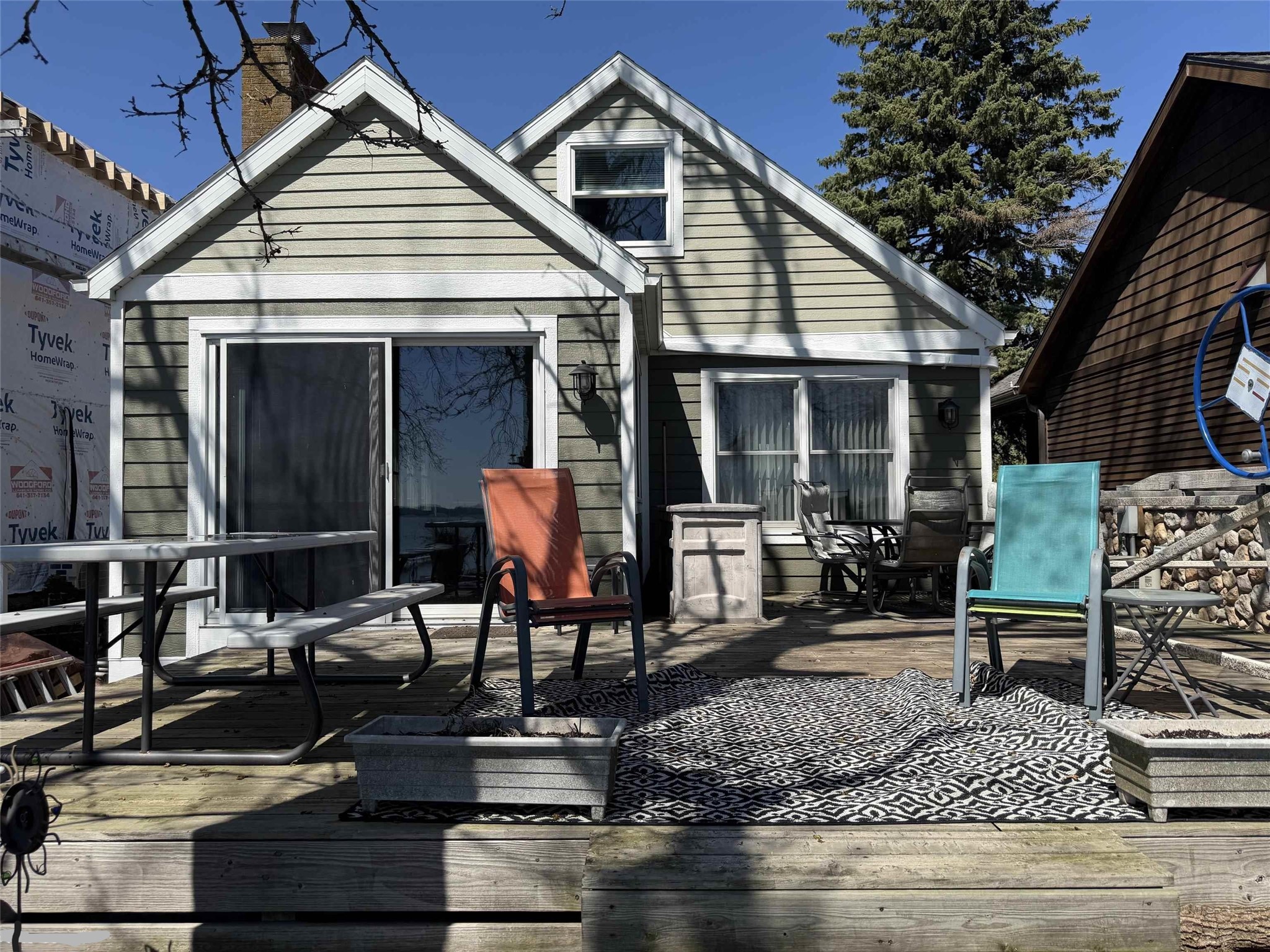 725 N Shore Drive Property Photo 2