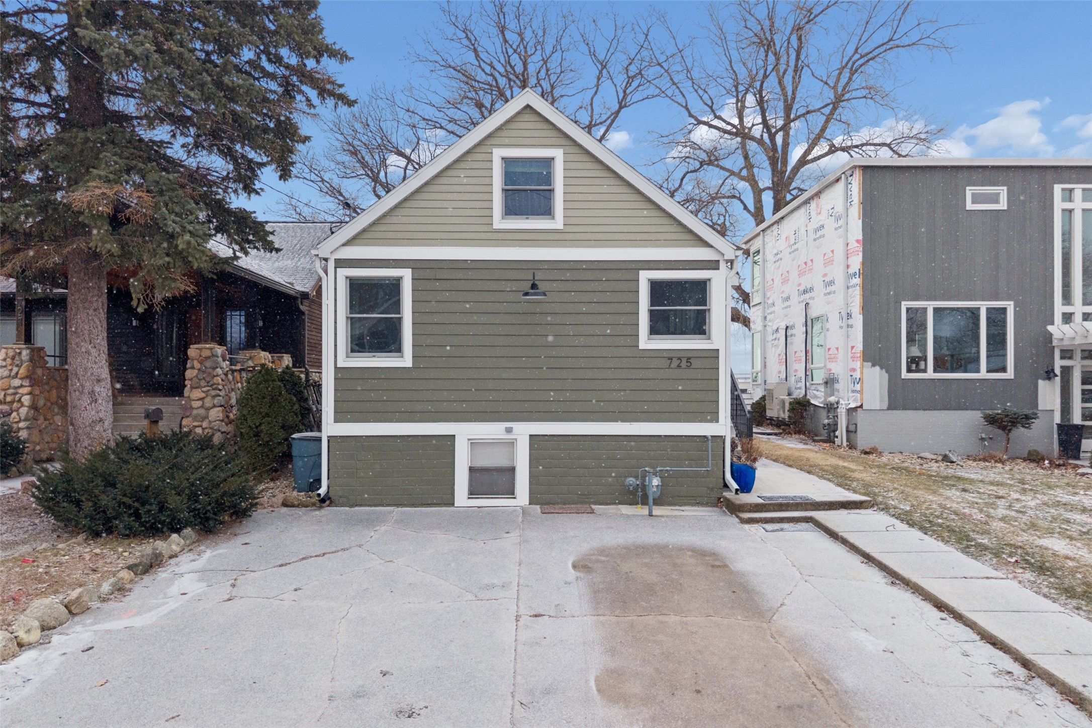 725 N Shore Drive Property Photo 4