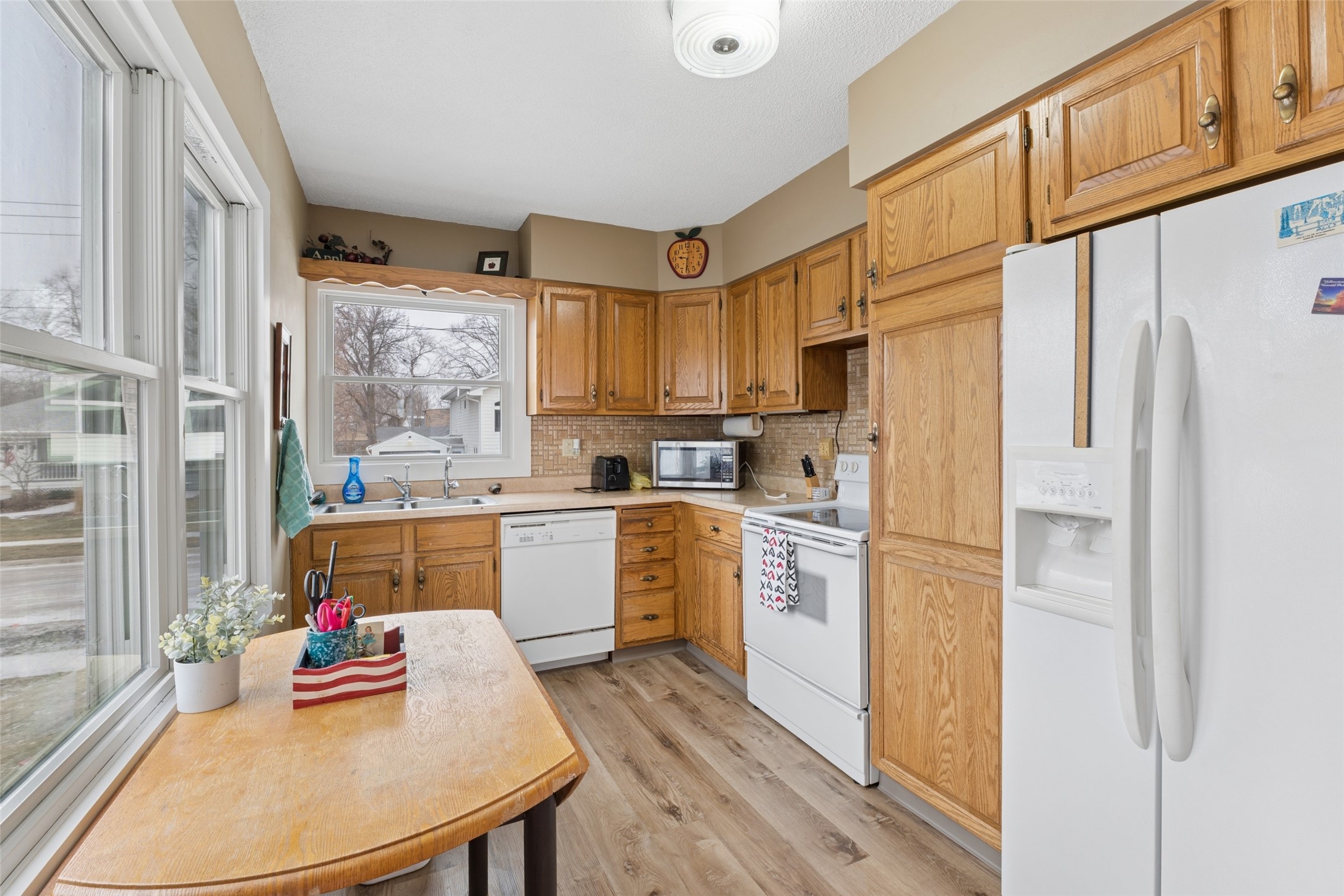 725 N Shore Drive Property Photo 6