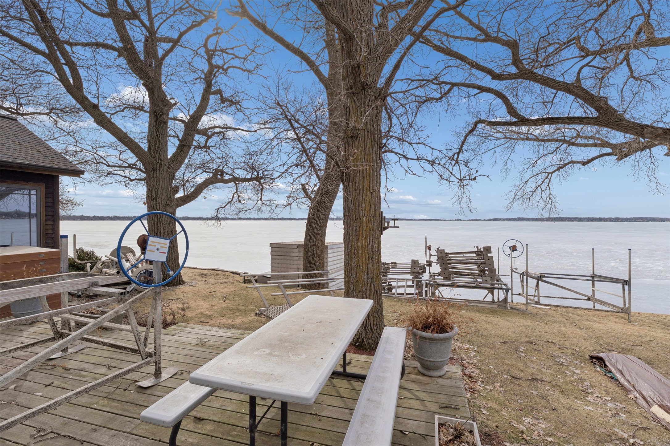 725 N Shore Drive Property Photo 22