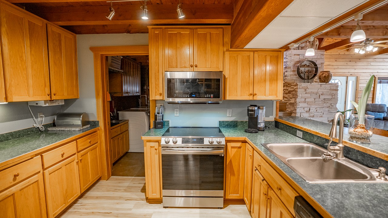 1826 Green Lane Property Photo 8