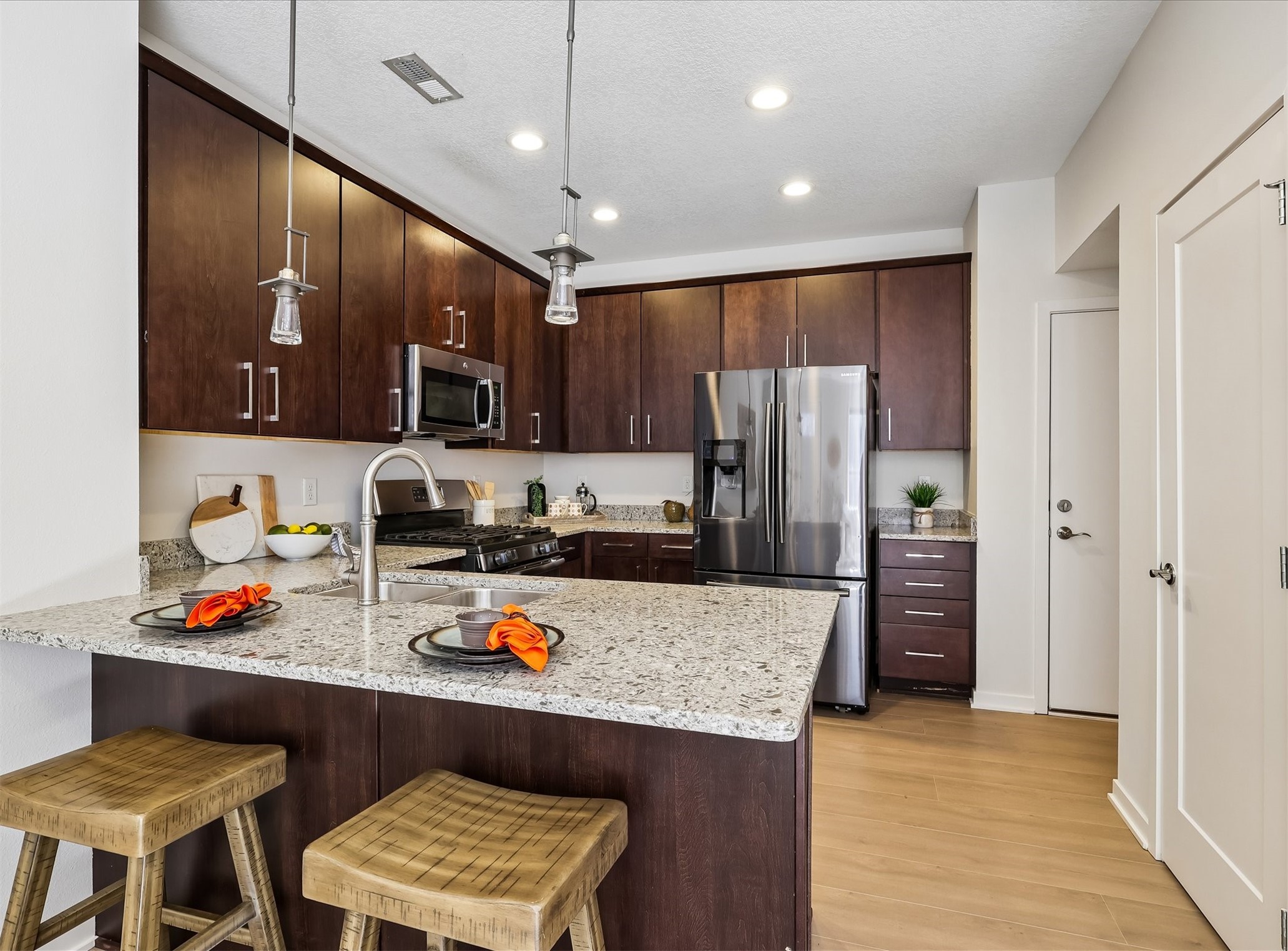 1633 Grand Avenue Property Photo 8