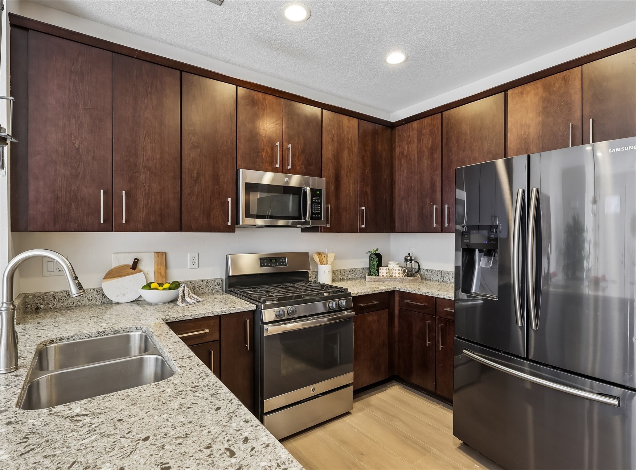 1633 Grand Avenue Property Photo 10