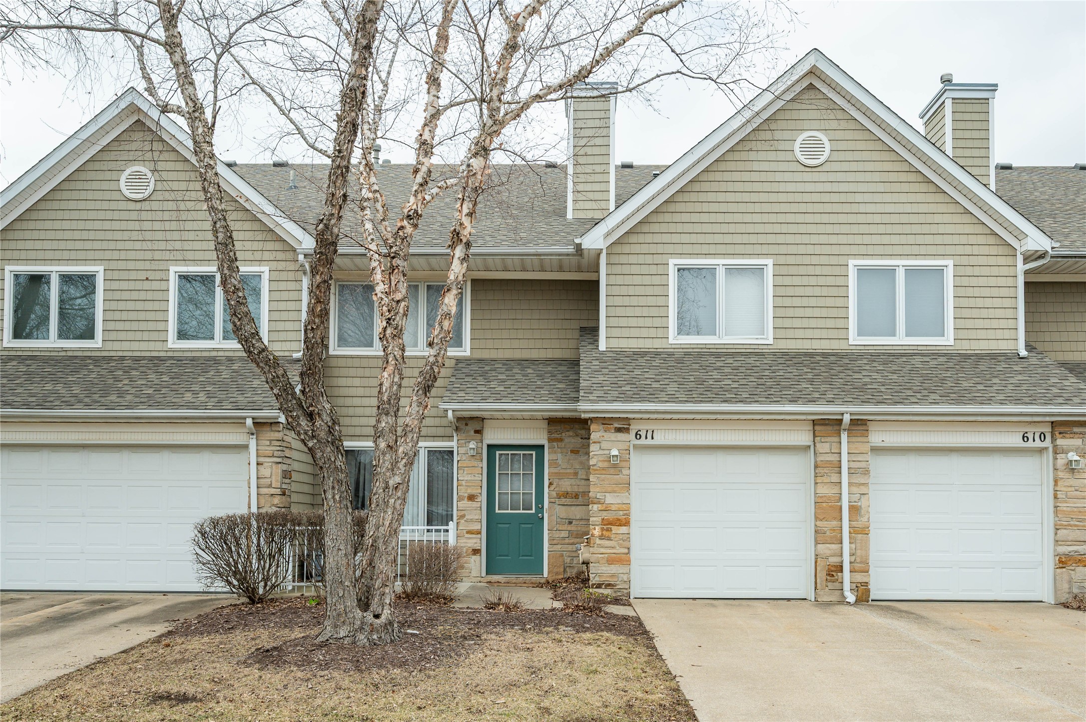 811 Burr Oaks Drive 611 Property Photo 1