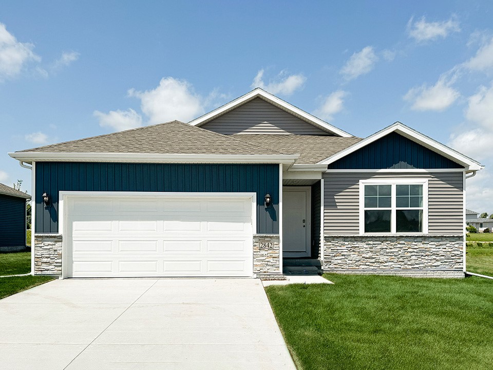 5810 NE Verona Drive Property Photo 1