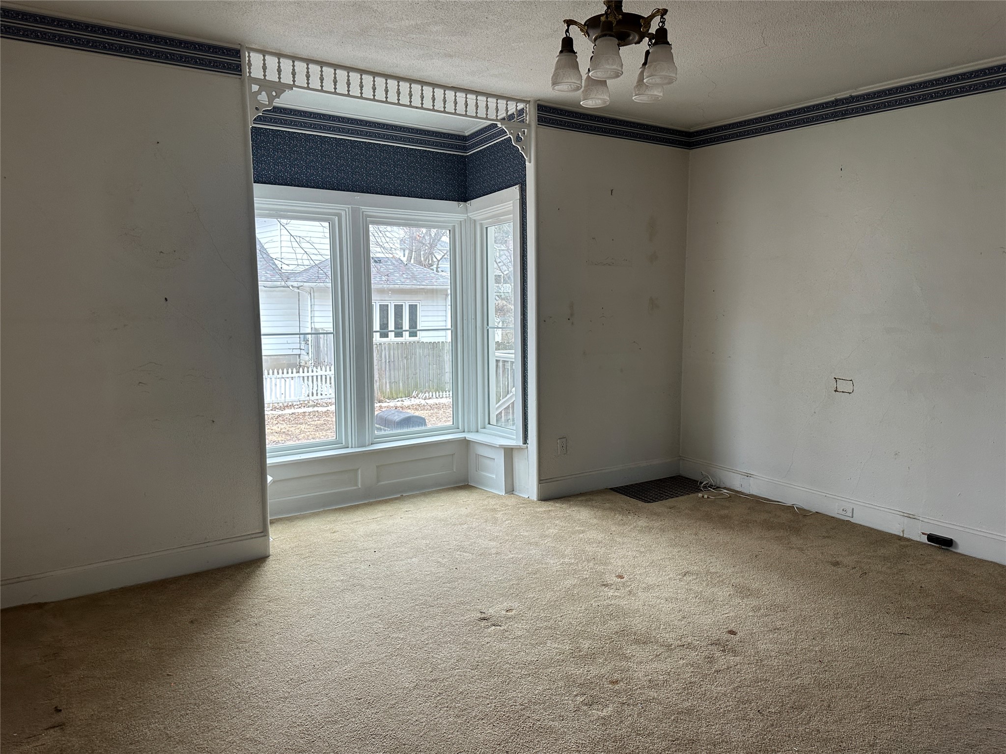 325 W 8th Street S Property Photo 7