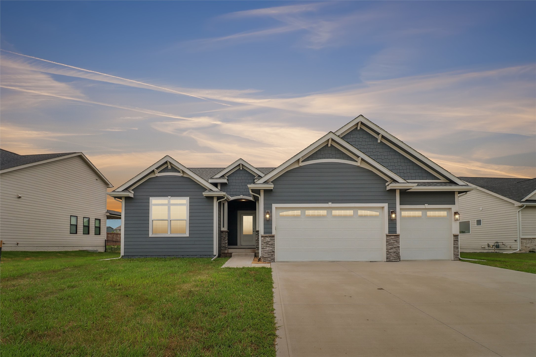 45 NW Alderleaf Drive Property Photo 1