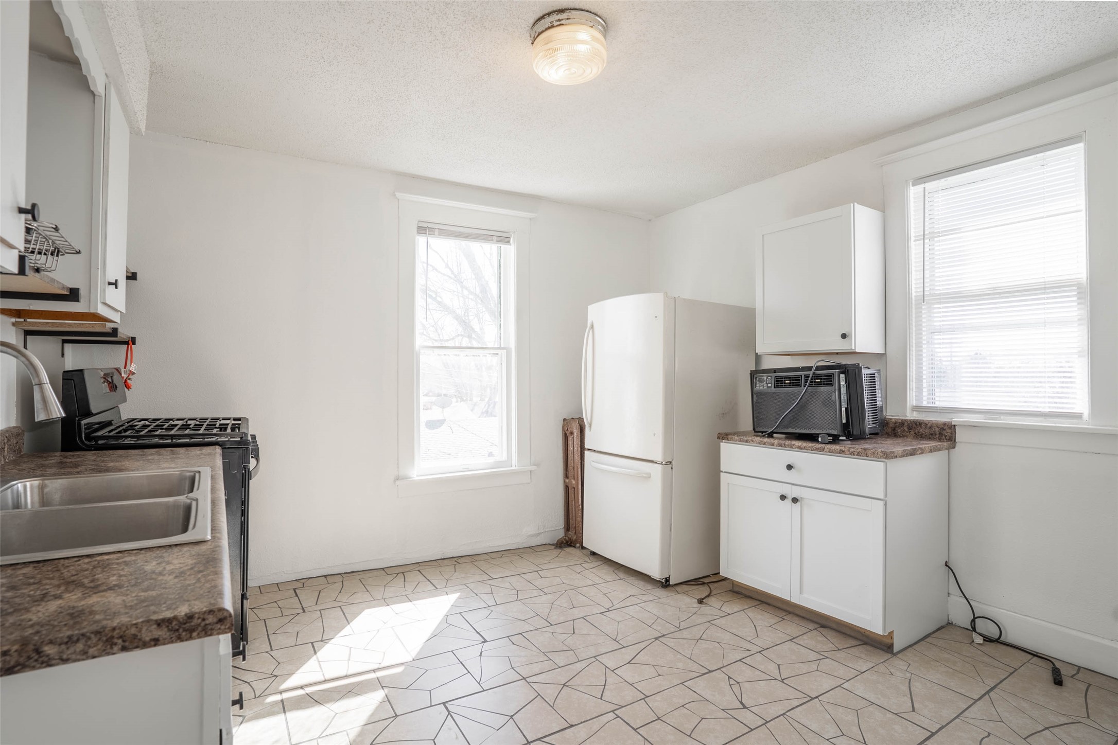 306 W Robinson Street Property Photo 5