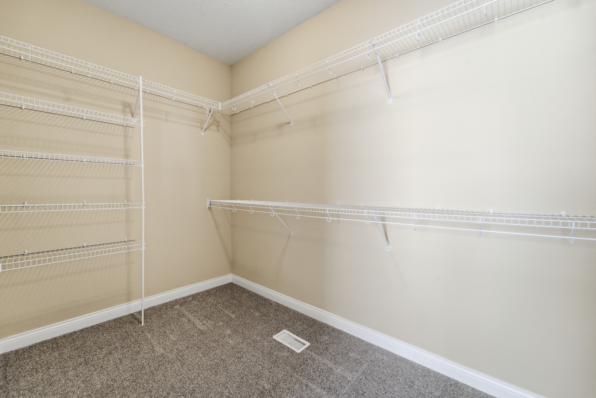 13007 Alpine Drive Property Photo 14